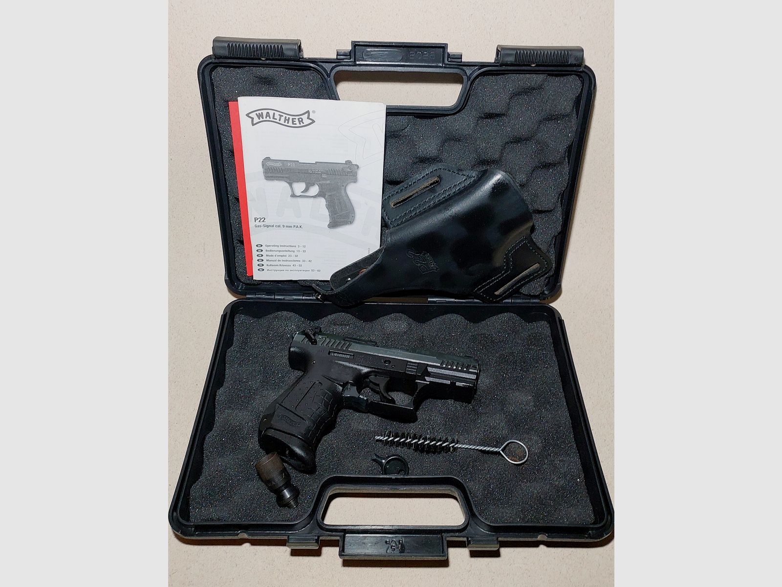 Walther P22 Schreckschuss Pistole 9mm P.A.K. schwarz mit Lederholster