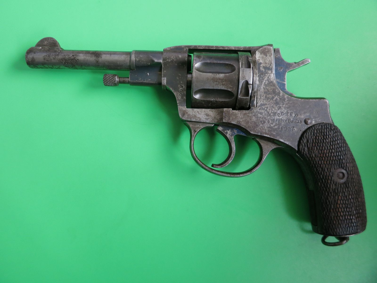 IMPERIAL RUSSIAN NAGANT REVOLVER WW2, 1922, DOUBLE-ACTION OFFICER MODEL, РСФС.Р.    #62