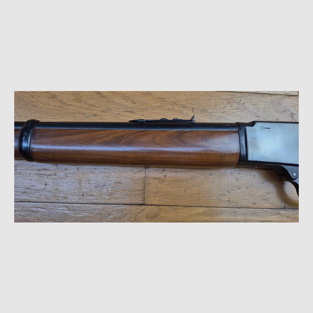 Belle carabine à levier sous garde Marlin modèle 1894 – Arme de 1971 – Cal .44Mag – En 10+1 coups – Bon bois en noyer américain avec plaque de couche maison – Mécanique ultra fluide – Canon de 51 cm splendide – Une arme de tir universelle en BE+/TBE, image 6 sur 30