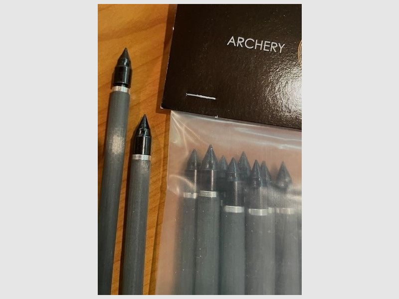 Whipshot Compound bow with full magazine for up to 6 arrows >>> Fast compound bow with lots of accessories and arrows