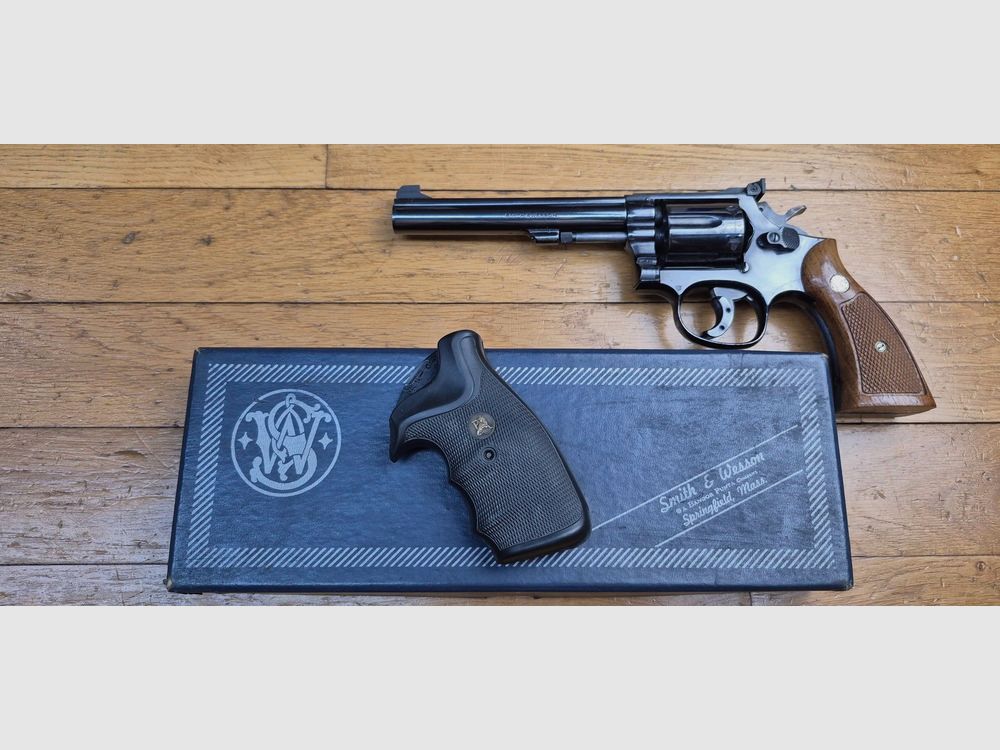 Magnifique révolver Smith&Wesson K38 « Masterpiece » ou Smith 14-4 après 1957 – Cal.38 SP – Arme de 1977 – Le modèle « Target » en 38. du Military and Police de 1905 ! – 80 ans de succès mérité – Second jeu de plaquettes Pachmayr – Boite d&rsquo;origine au numéro – État quasi neuf ! – TBE/TBE+, image 1 sur 22