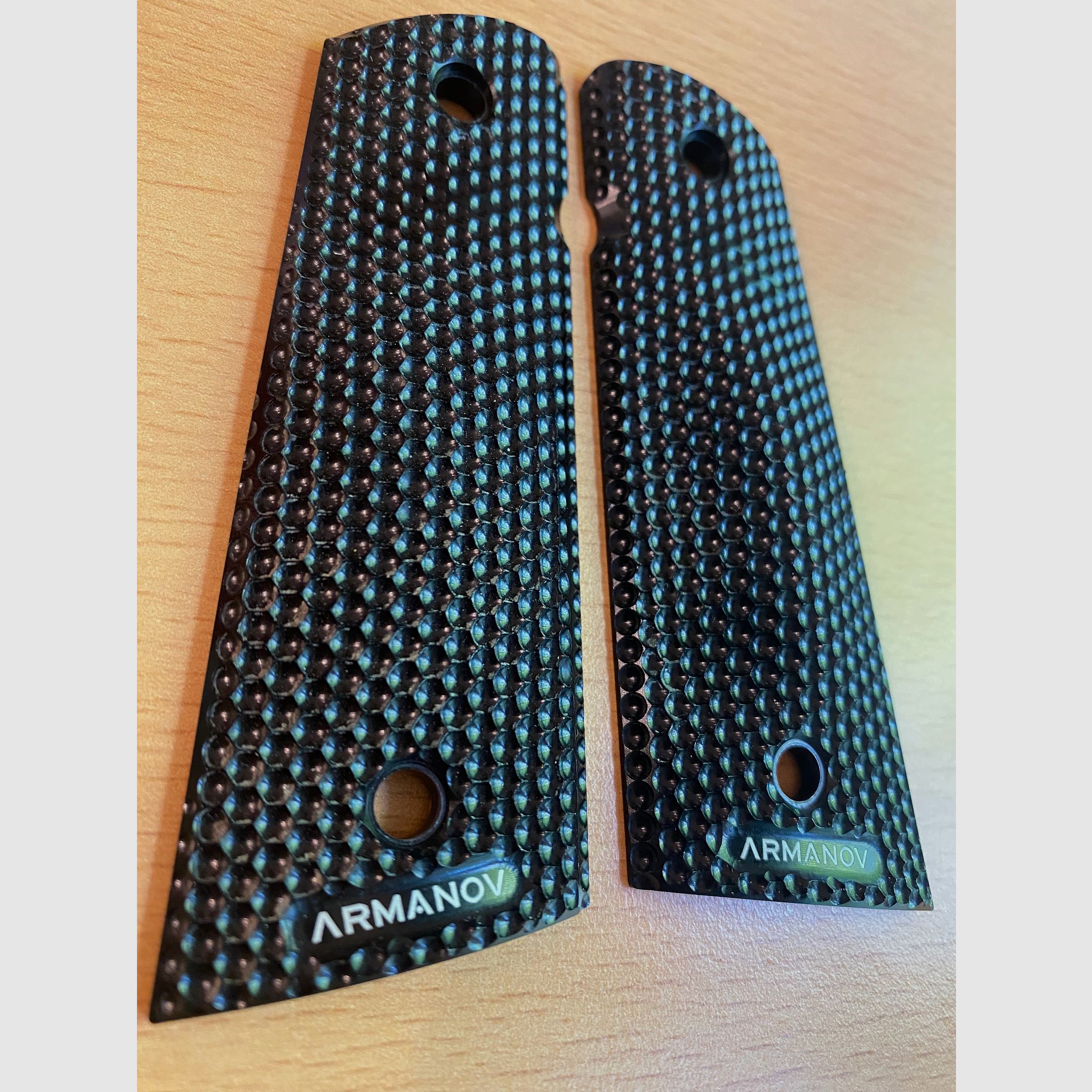Armanov SpidErgo Grip Panels voor 1911 pistolen, afbeelding 2 van 3