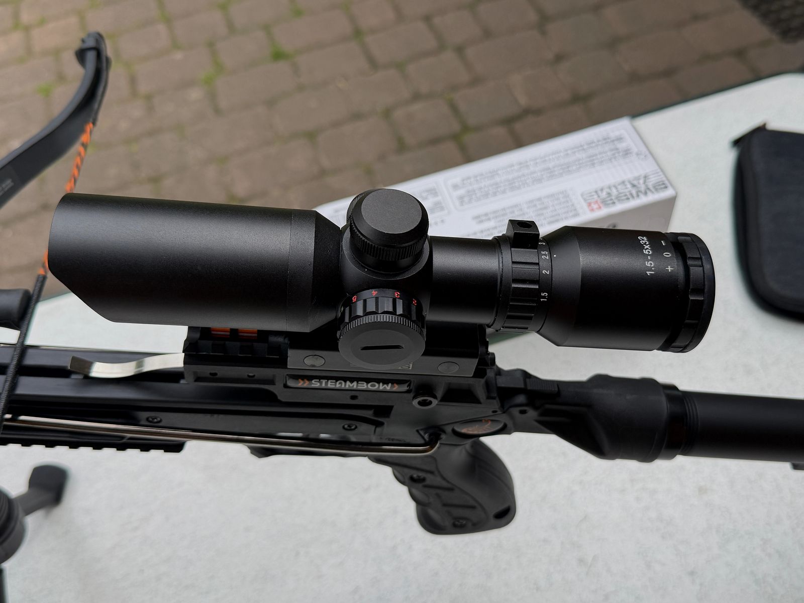 Armbrust Steambow AR-6 Stinger II Survival avec lunette de visée et divers accessoires :
