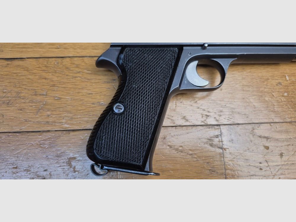 Sehr schöner SIG P210-2 Pistol – Mythos des 9 para – Militärwaffe des 4. Vertrags – Ca. 1955/56 – Sehr schöne Brünierung – Traumhaftes Funktionieren und Lauf – 2 zusätzliche Magazine und Holster (das komplette Paket!) werden zusätzlich mitgeliefert – Zustand TBE++/TBE+++!, Bild 19 von 28