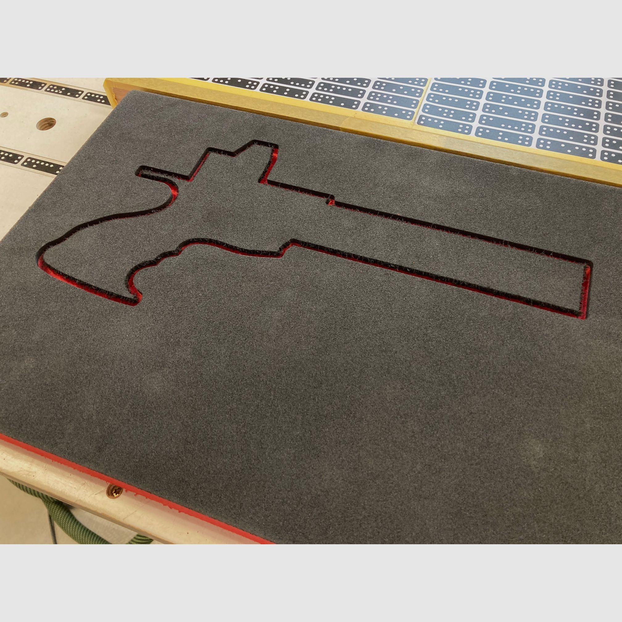 CNC-gefräste Koffereinlagen aus festem Schaumstoff