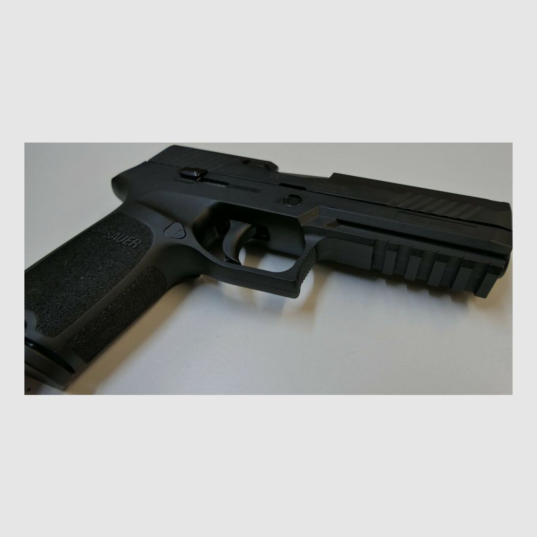 SIG SAUER Pistole SIG Sauer P320F im Kaliber 9mm Para (9x19) Inkl.Zubehör