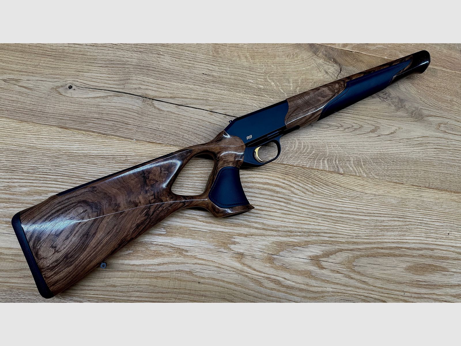 Blaser R8 Success skórzana kolba z systemem / klasa drewna 6 / skóra czarna / elementy złote