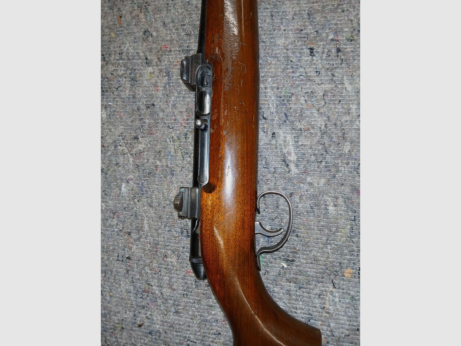 Klein kalibergeweer Remington 550-1 halfautomaat kal .22 long Rifle zelfladend
