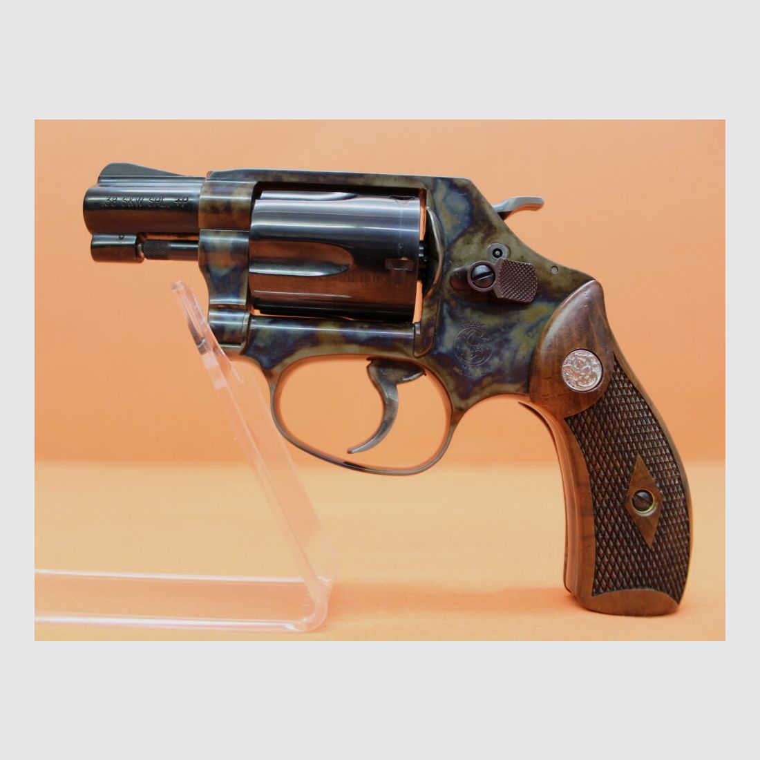 Smith & Wesson Revolver .38Special Smith&Wesson/ S&W 36-10 brüniert/ buntgehärtet, 1 7/8" Lauf/ Holzgriffschalen