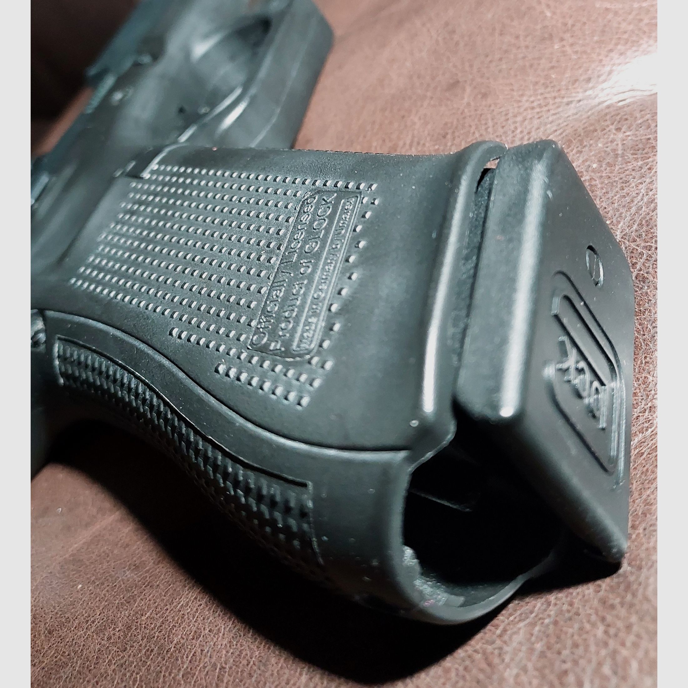 Glock 17 Gen5 Schreckschuss Pistole 9mm P.A.K. schwarz (PTB 1068) - 2 Magazine - Taktisches IWB Holster Rex Arms Sidecar
