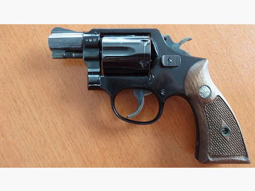 REVOLVER: SMITH & WESSON MODEL	 REVOLVER: SMITH & WESSON MODEL 12-1 AIRWEIGHT CAL. 38 SPECIAL.