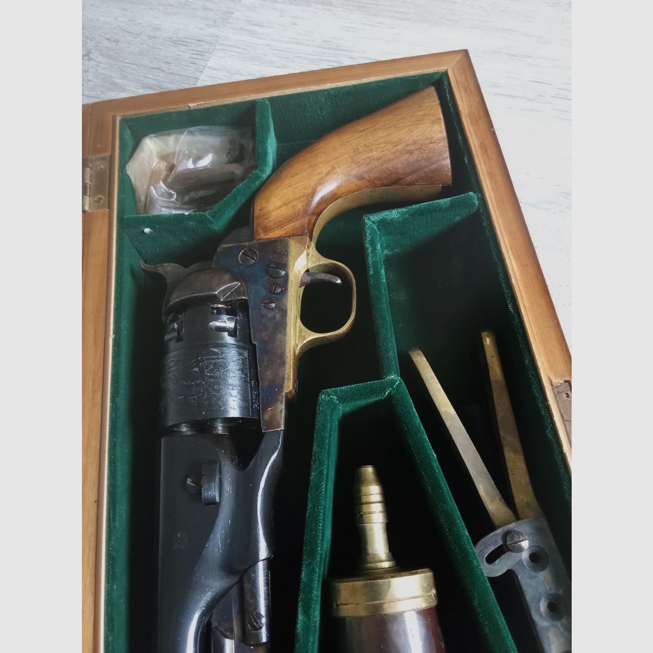 Revolver Colt Navy 1860 Kaliber 44 Schwarzpulver RIGARMI in seiner Box KATEGORIE D2 (freier Verkauf ab 18 Jahren)