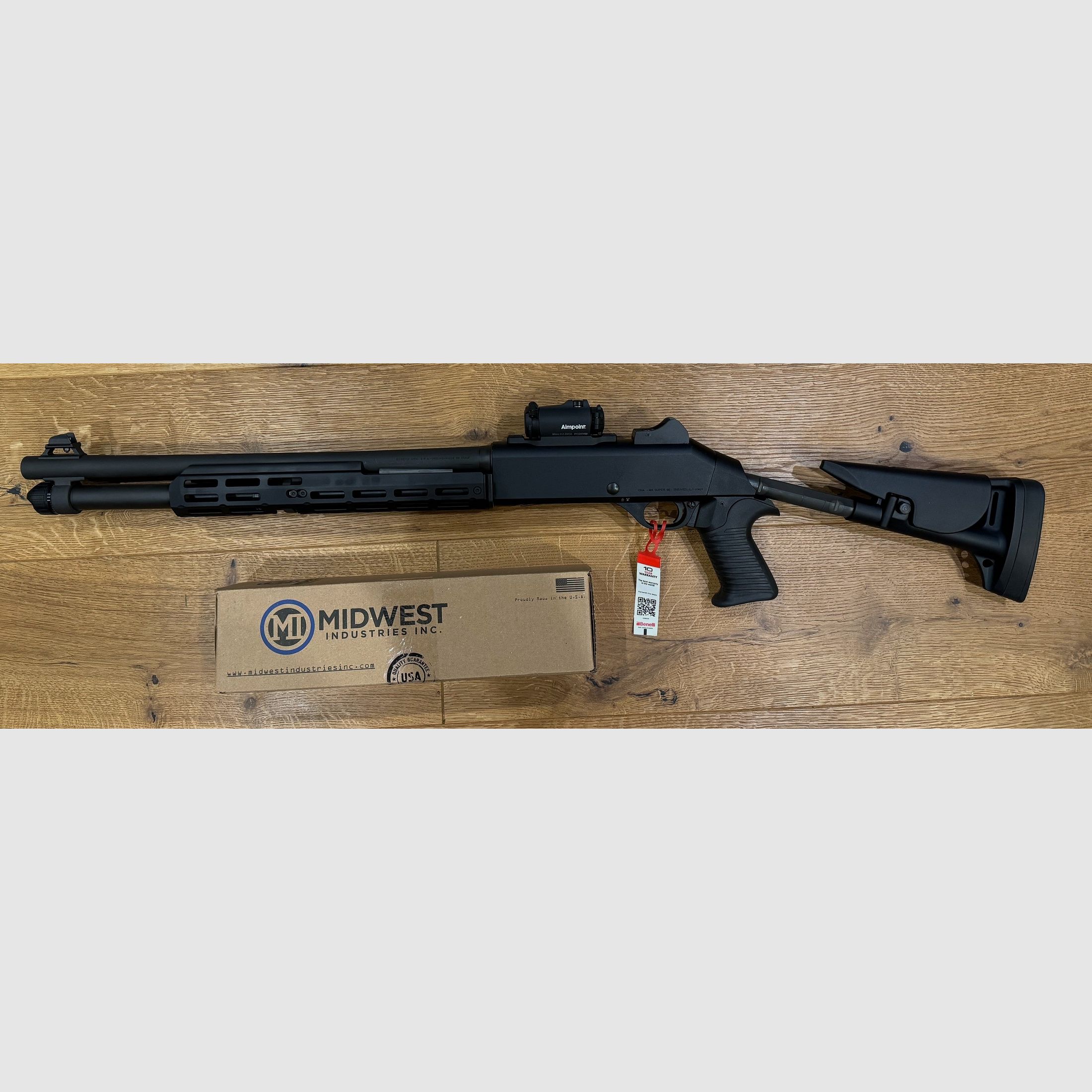 Benelli M4 Super 90 TS avec Aimpoint et crosse avant M-LOK