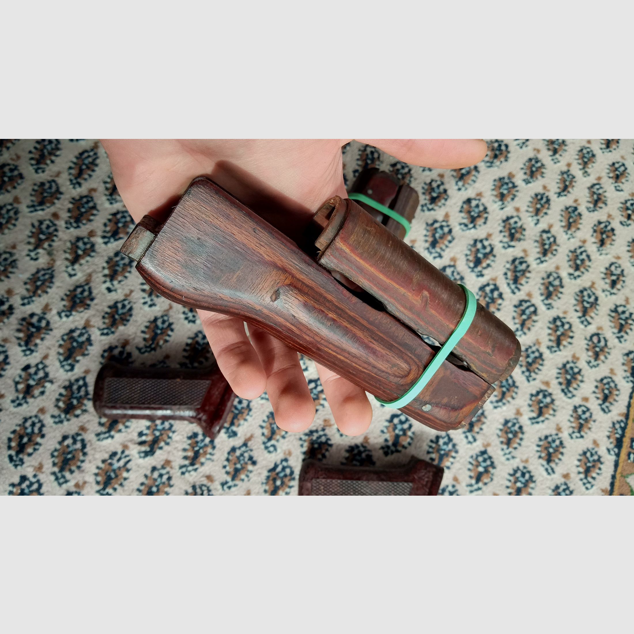 2 Sets Original Anbauteile inkl. Holz Laminat Handschutz und Bakelit Griff / AKM und AK74 