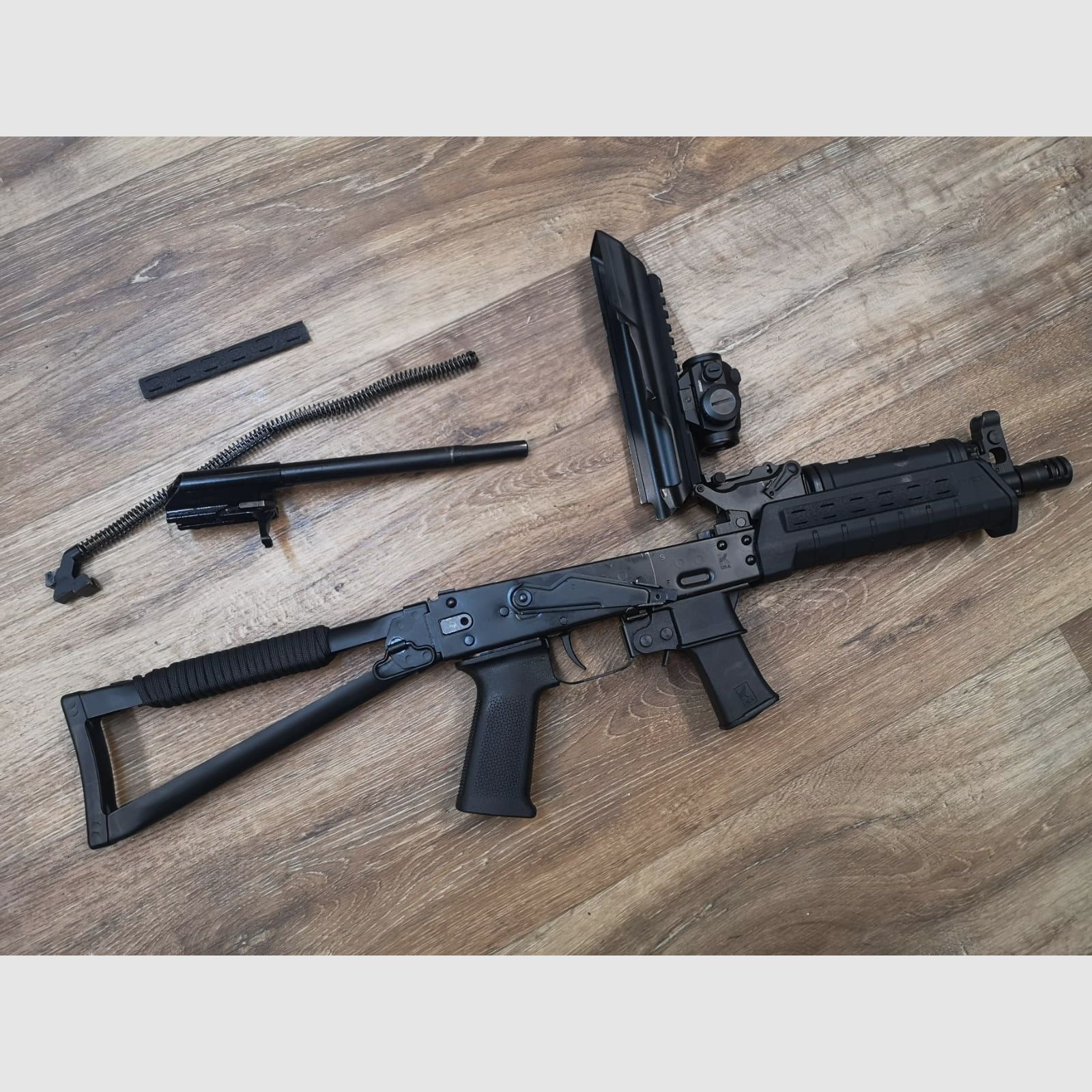 Kalaschnikov USA - KR-9 SBR Sport, carabine semi-automatique en calibre 9mm Luger, PCC, avec 6 chargeurs, mallette et certificat BKA, état d'origine - Limité