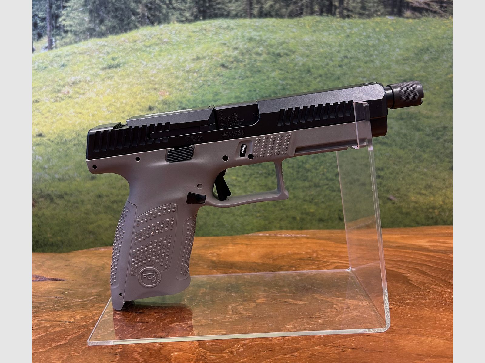 <CZ P10 SC (filettatura) / MEGADEAL>