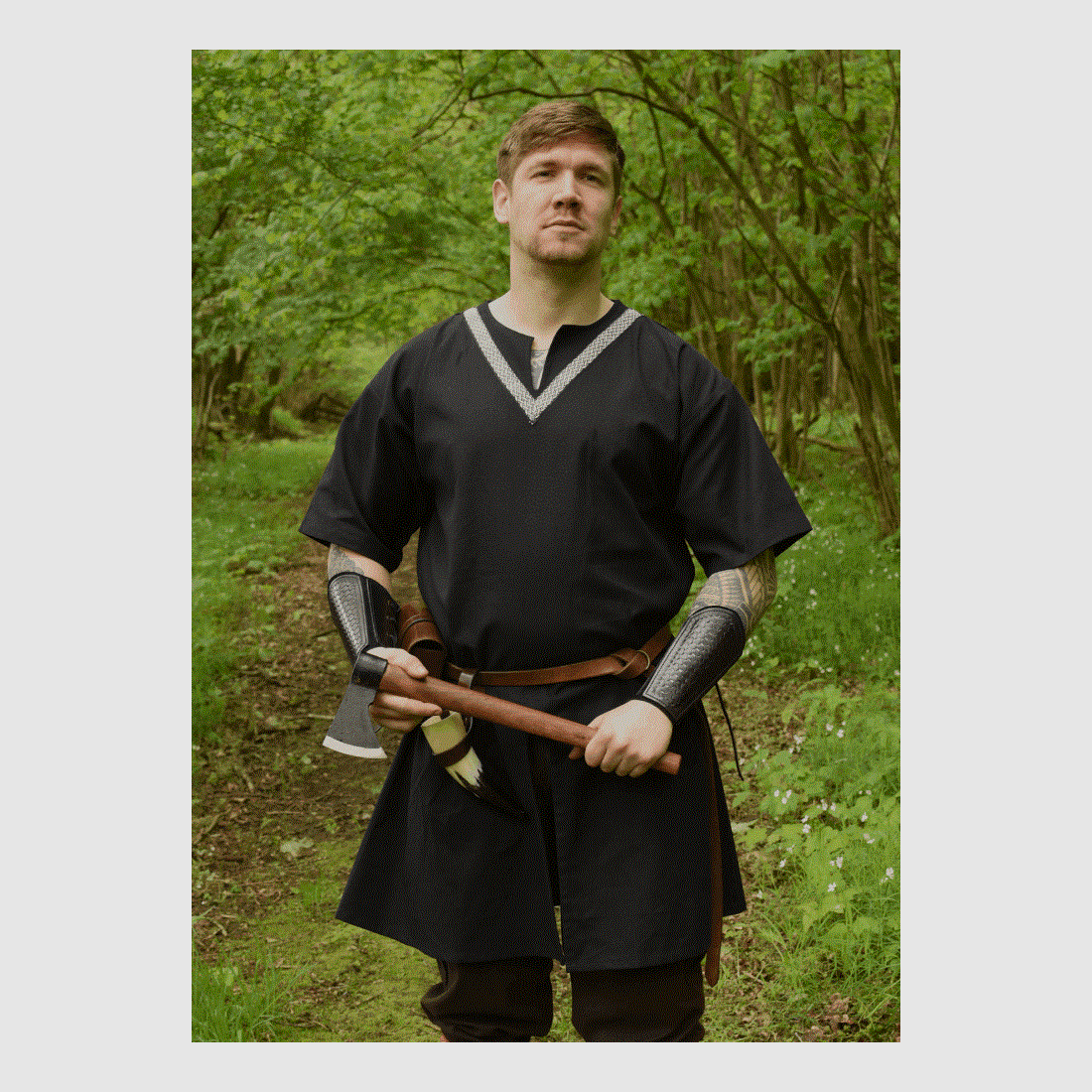 Ulfberth Armschützer aus Leder mit Prägung und Wildleder, Paar, versch. Farben