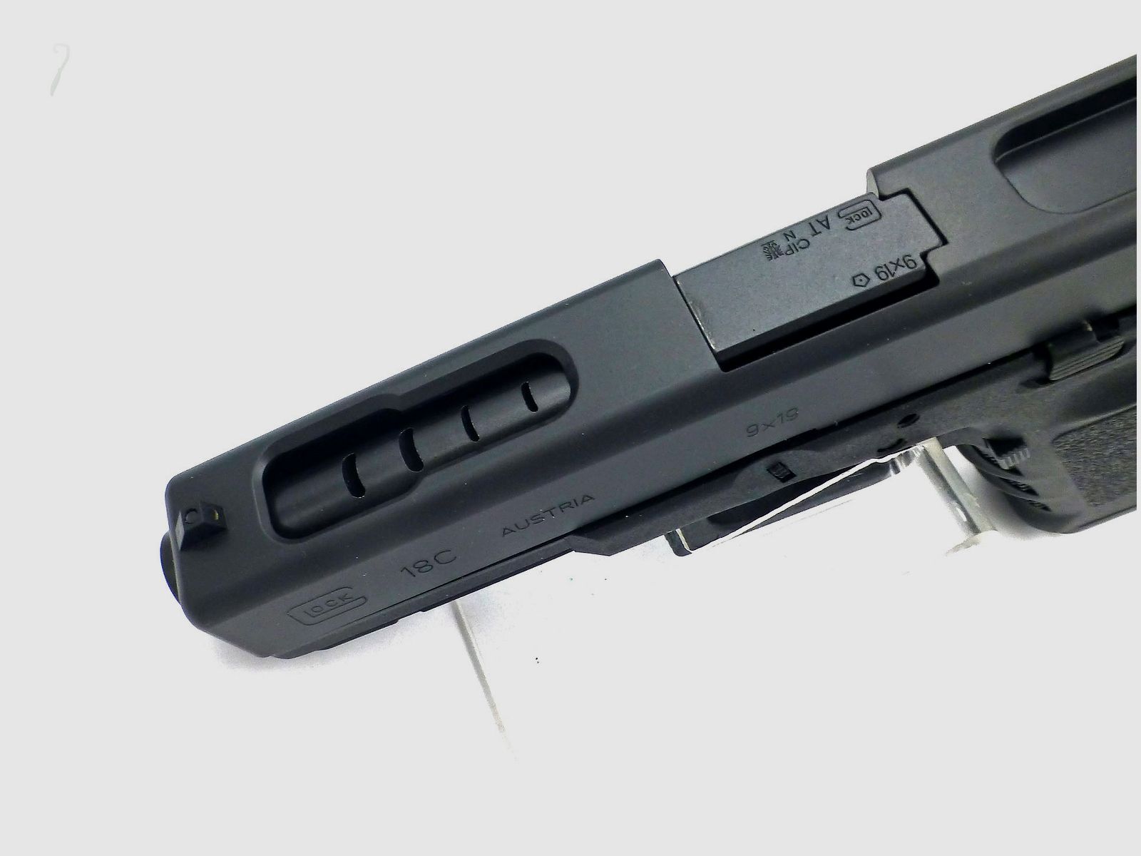 Pistolet GLOCK 18C (pełna automatyka), zdjęcie 2 z 3