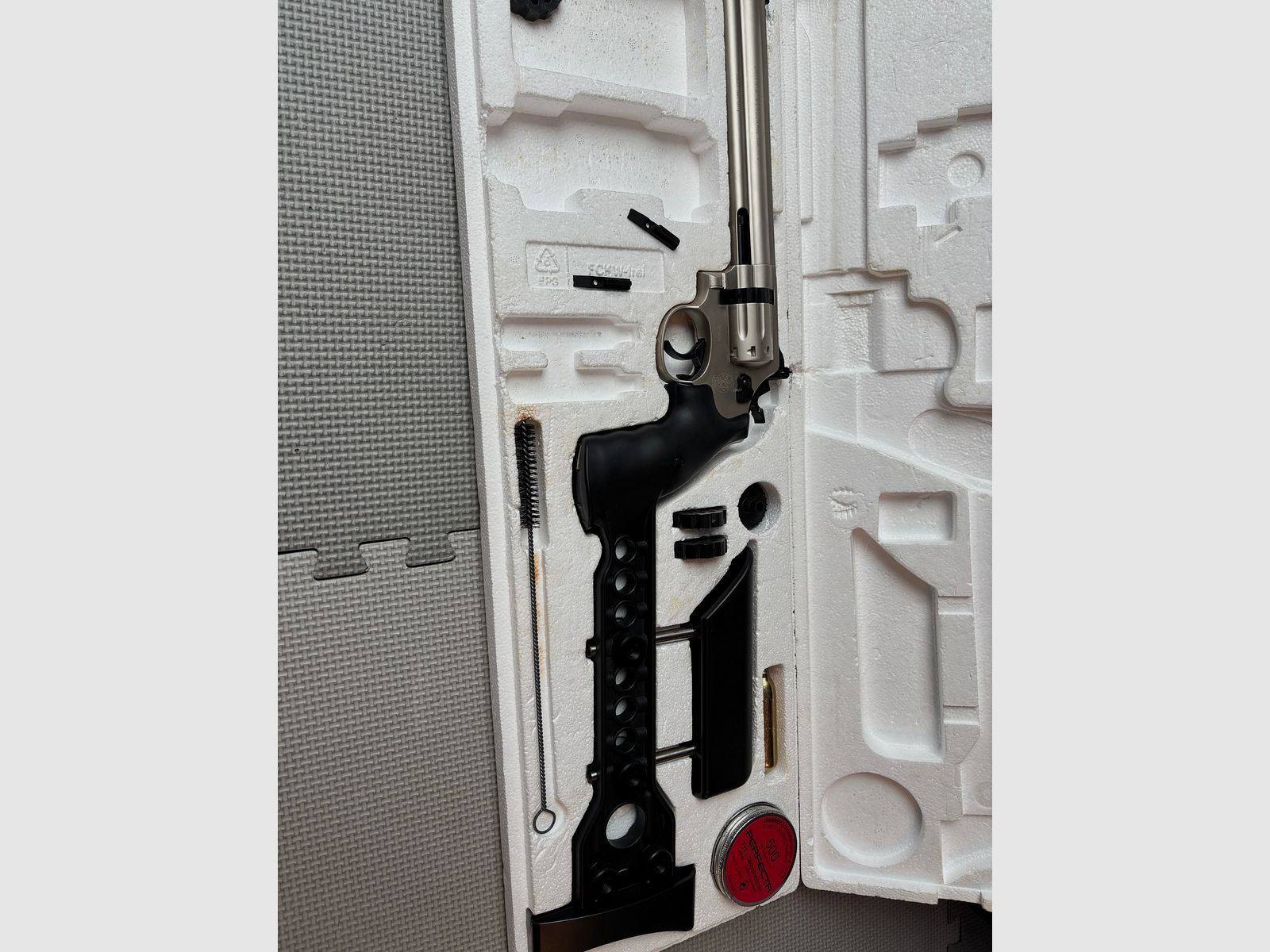 Smith & Wesson CO2 Rewolwer 686 8 cali