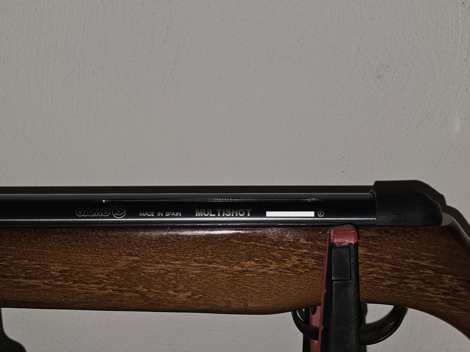 Carabina de aire comprimido GAMO MULTISHOT 8 disparos, con mira abierta en calibre 4,5 mm con 4 cargadores