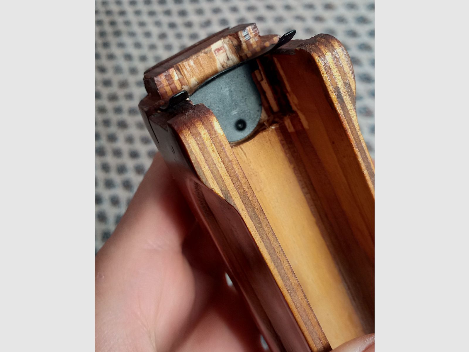 Protezione in legno per AKS-74u / Krinkov russo con molla e distanziatore Tula circa 1985 protezione in legno AKSU