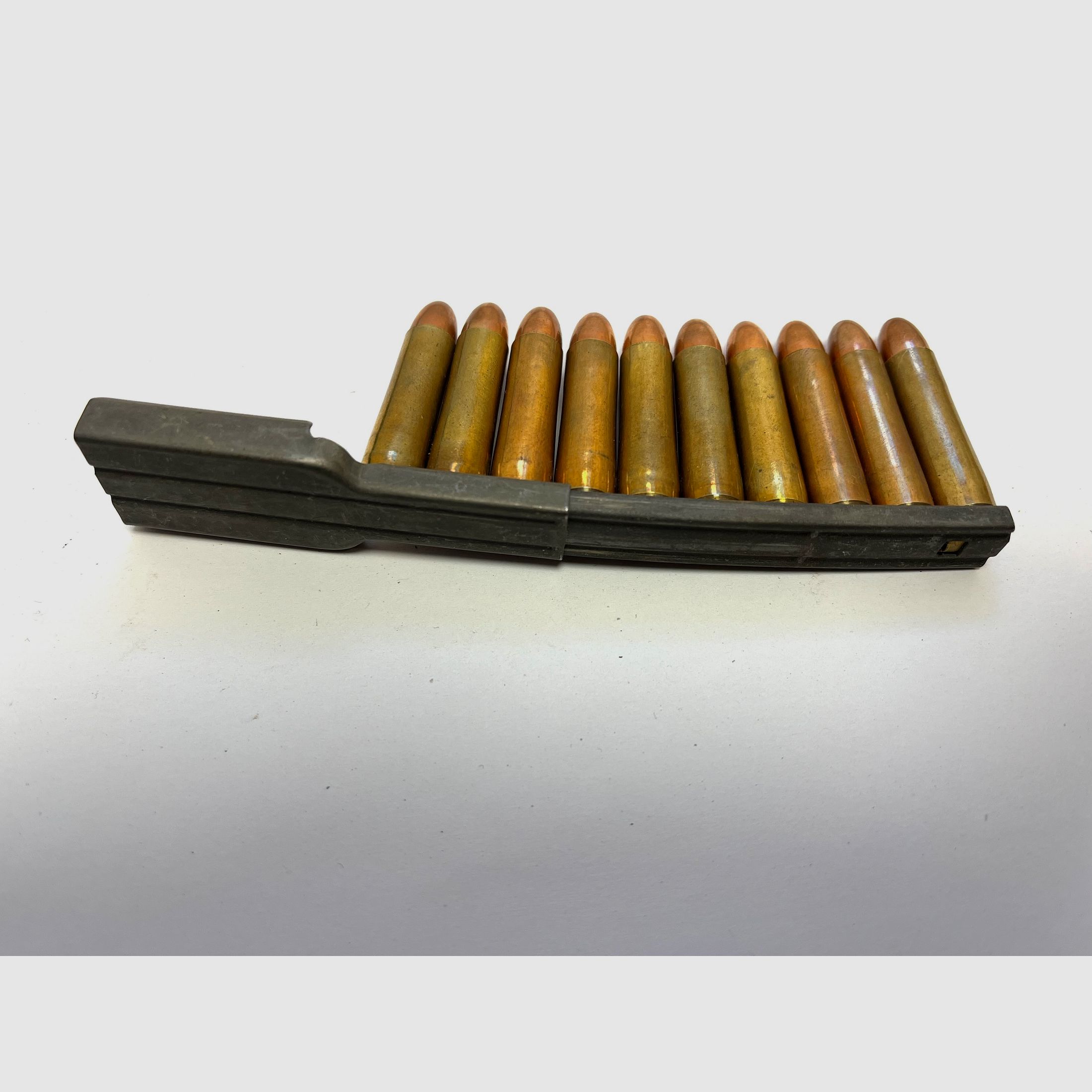 ••• US M1 .30 Carbine Ladestreifen mit Ladehilfe + 10 Stk. .30 Carbine Dekopatronen •••