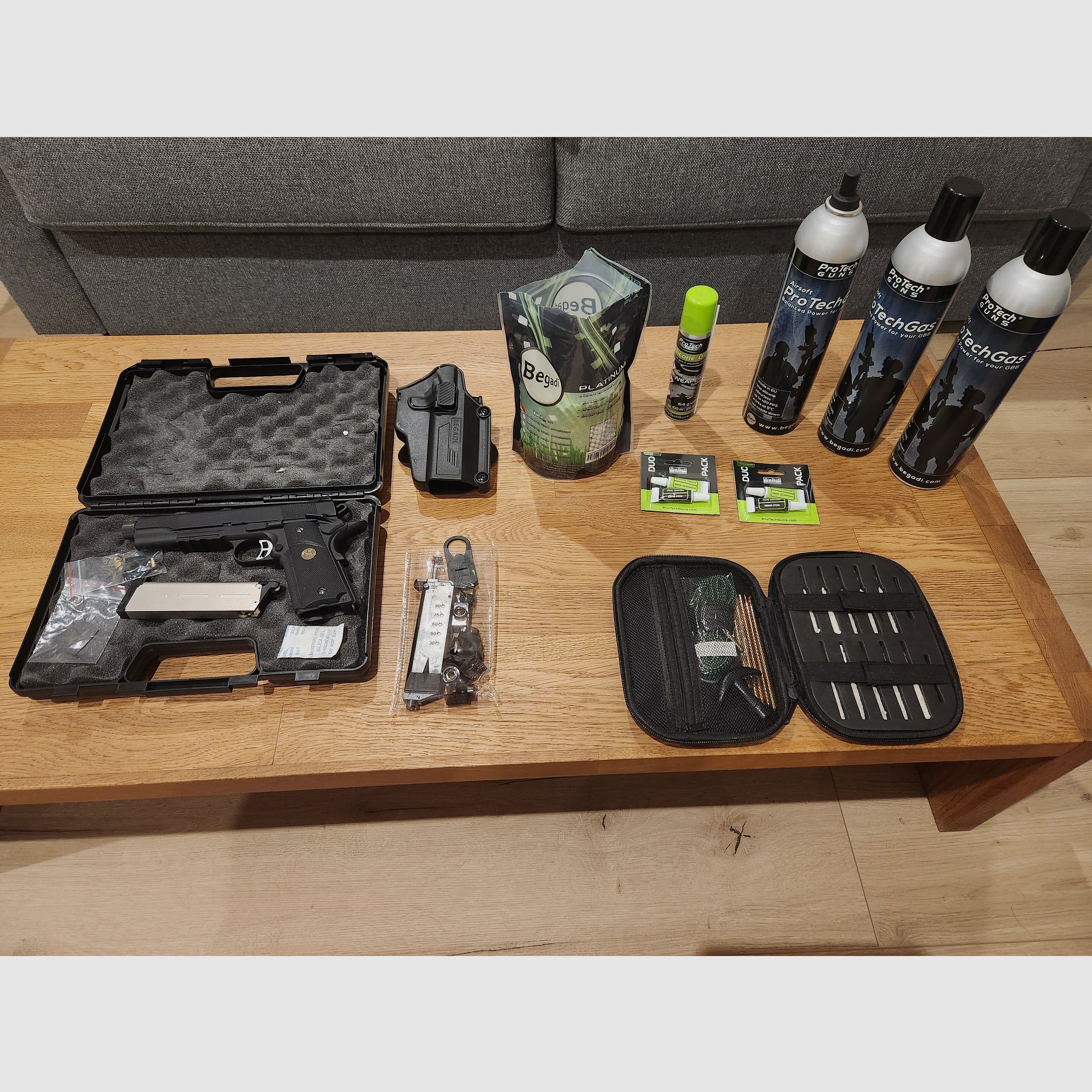 Set complet Airsoft : Pistolet Airsoft en acier avec recul et accessoires complets à vendre.