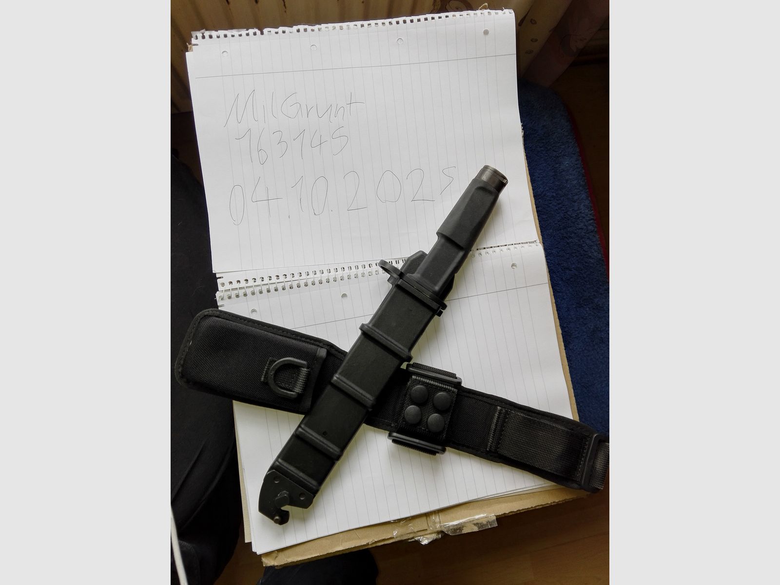 Neuwertiges original Extrema Ratio Fulcrum Bajonett samt MOLLE kompatibler Scheide in schwarz, Made in Italy