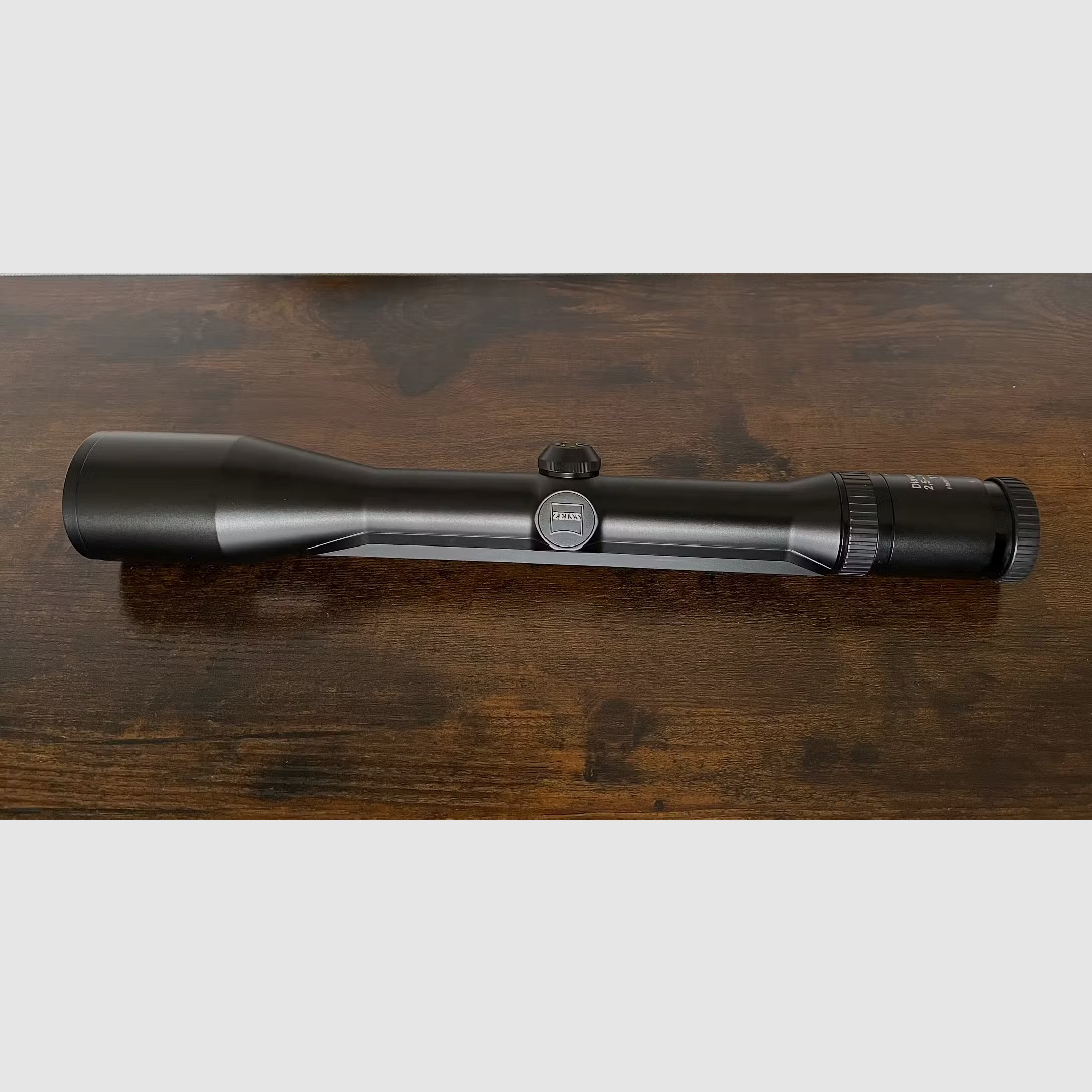 Zeiss Diavari 2.5–10x48 T* with Zeiss internal rail, reticle 1