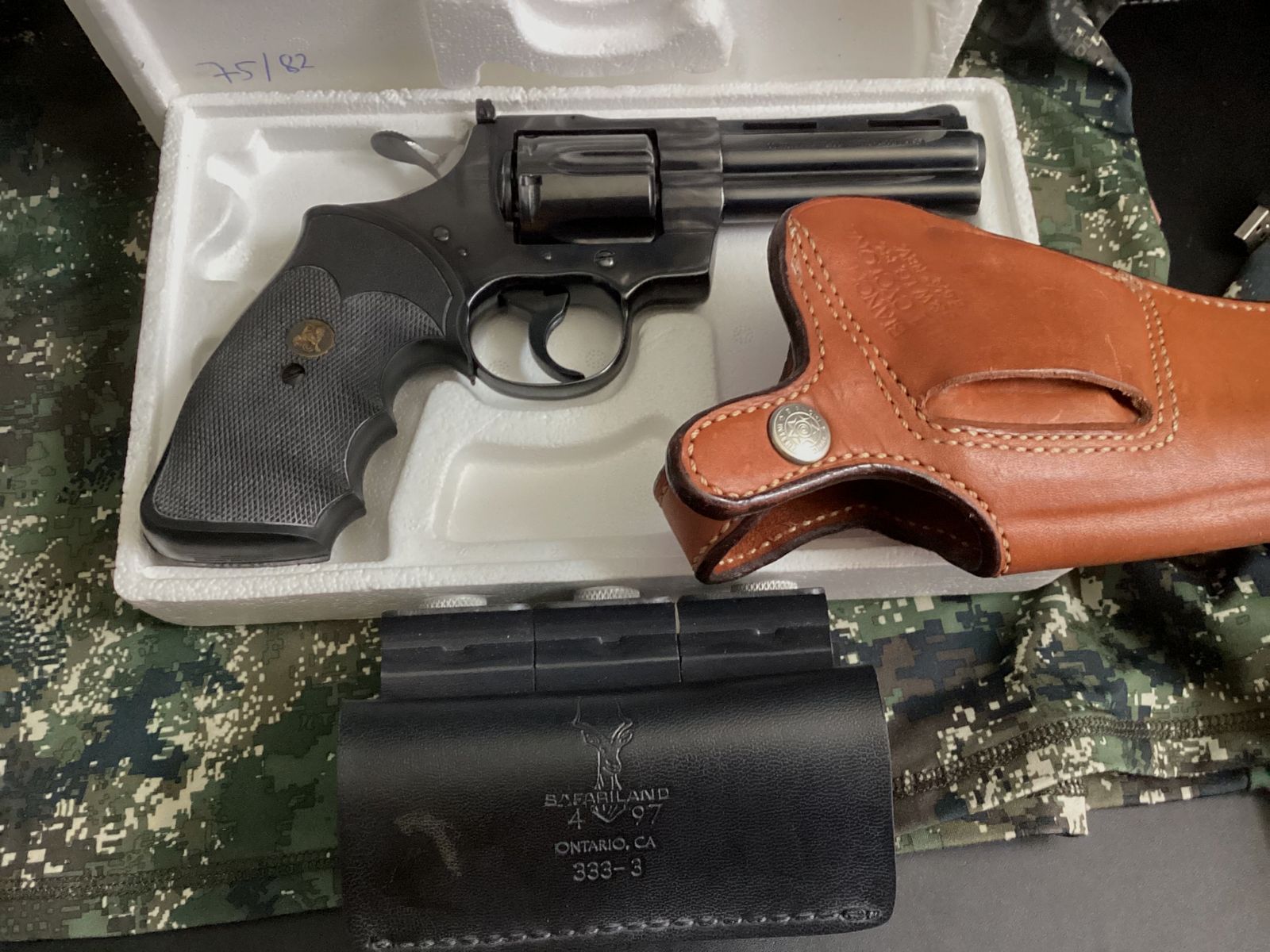 Colt Python .357 Magnum / .38 Special, 4 inch, année 1982 – Royal Blue, complet avec accessoires, image 2 sur 4