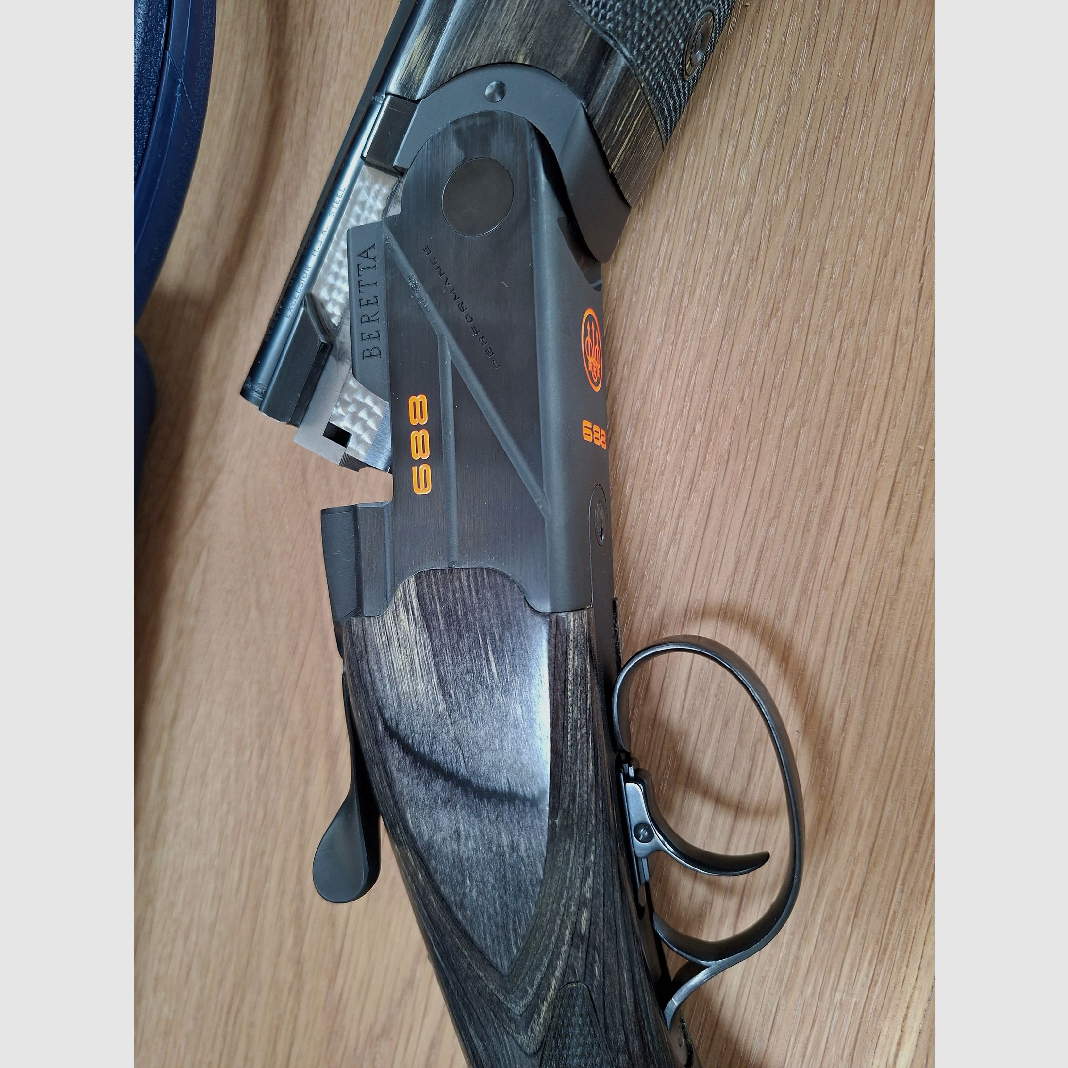 Beretta 688 Black Sporting over-and-under shotgun like new