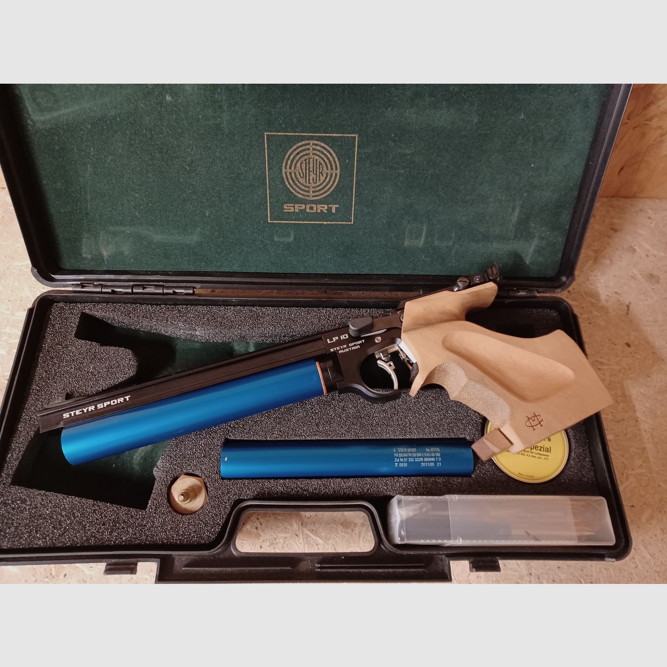 Steyr LP10 with right grip M