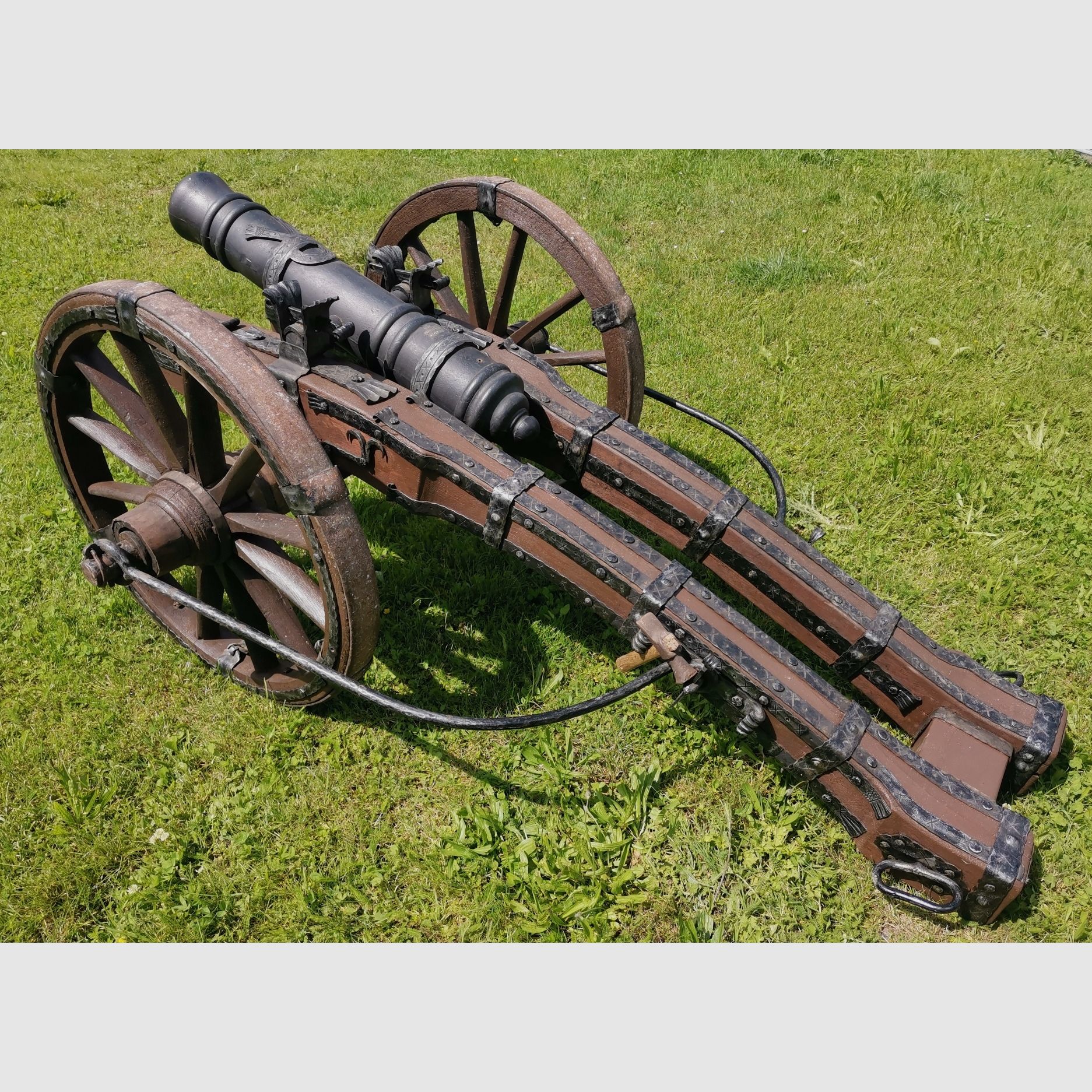 Grande XXL canon à pétards avec un travail de forge très élaboré et un nouveau canon à chargement par la bouche.