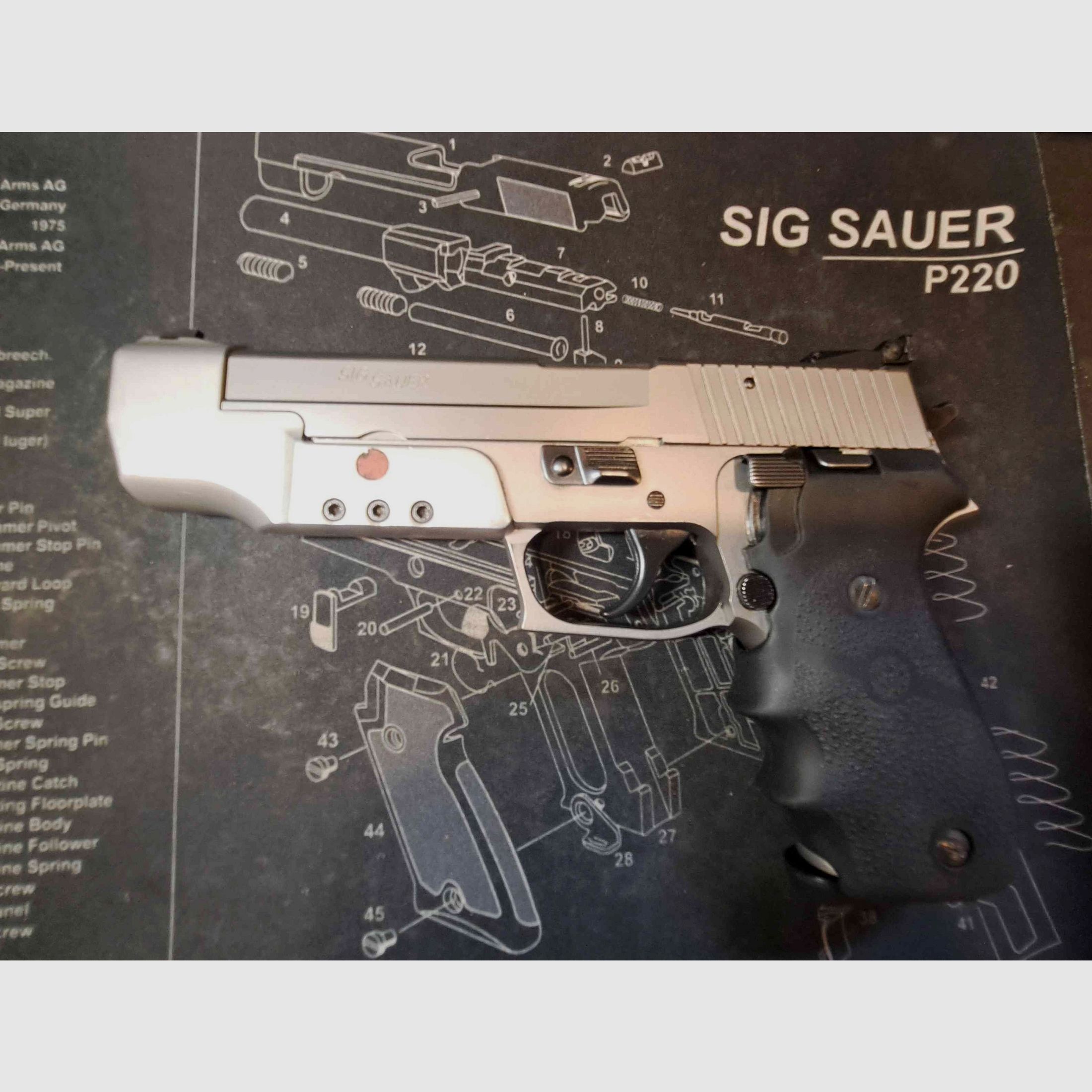 Sig Sauer P220 Sport, immagine 2 di 6