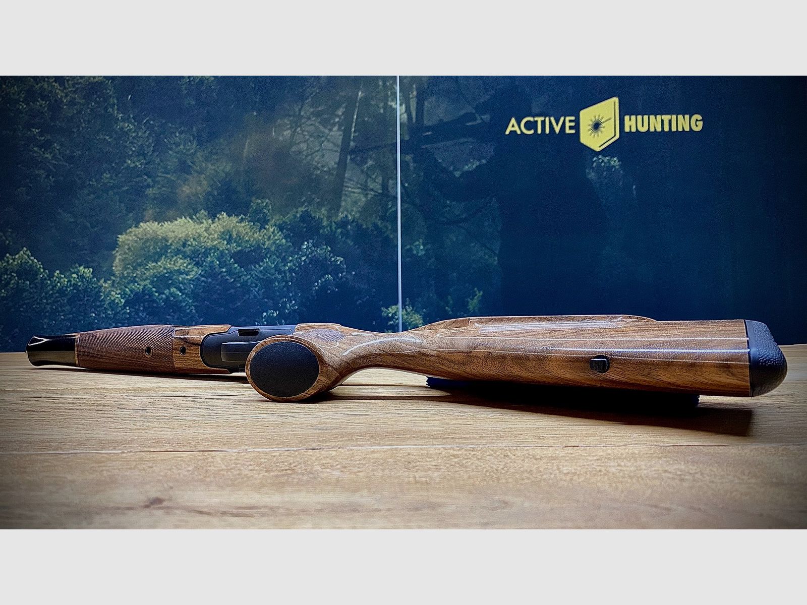 Blaser R8 Success Schäftung / Holzklasse 4 / R8 Logo in Gelb / top Holz absolute Gelegenheit