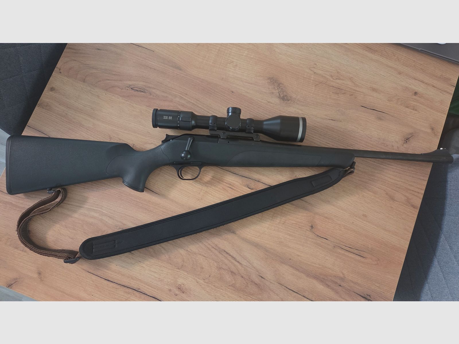 Blaser R8 Professionale .30-06 con Minox ZE 5i 2-10x50 e montaggio a sella Blaser