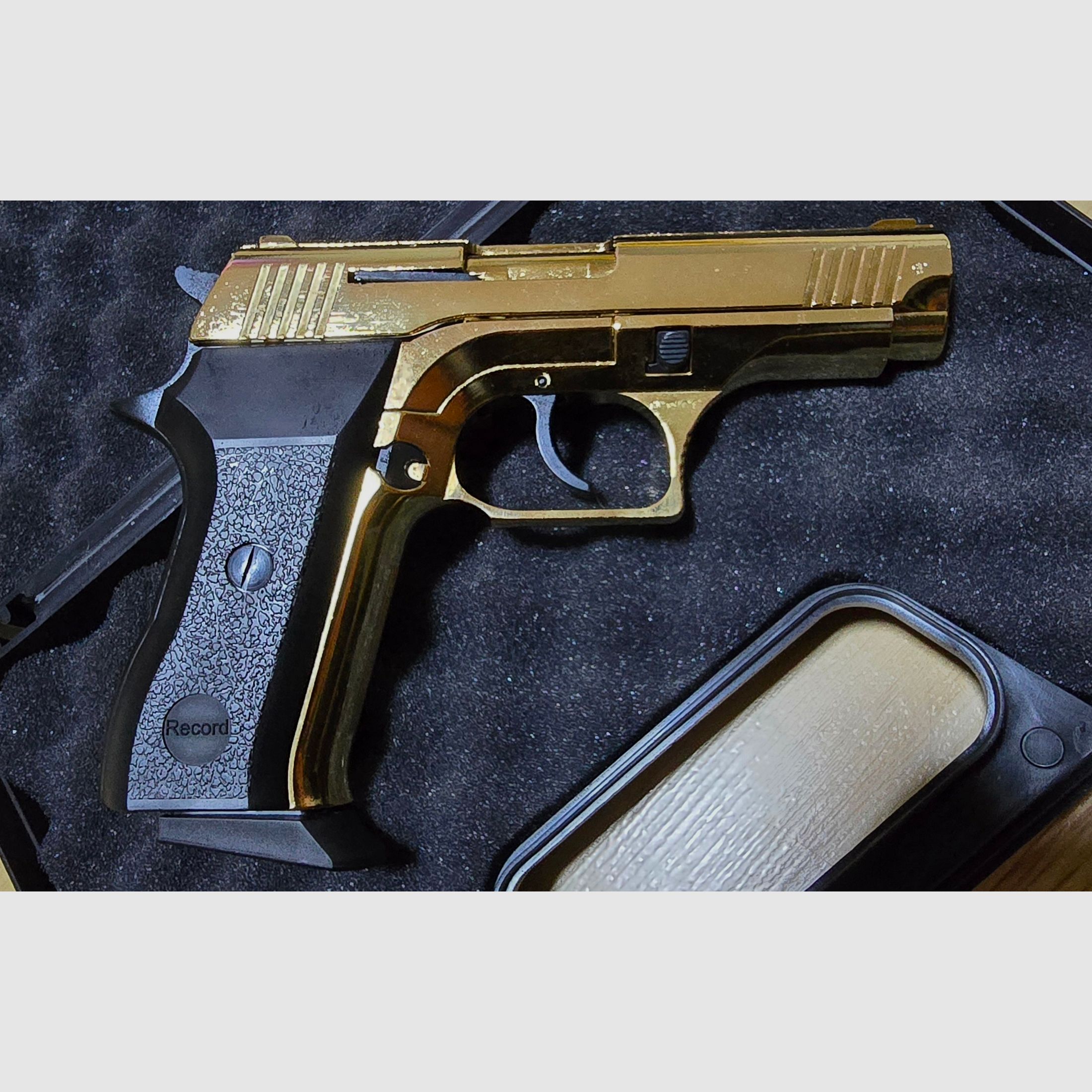 Record 2015 Gold blank firing 9mm PAK