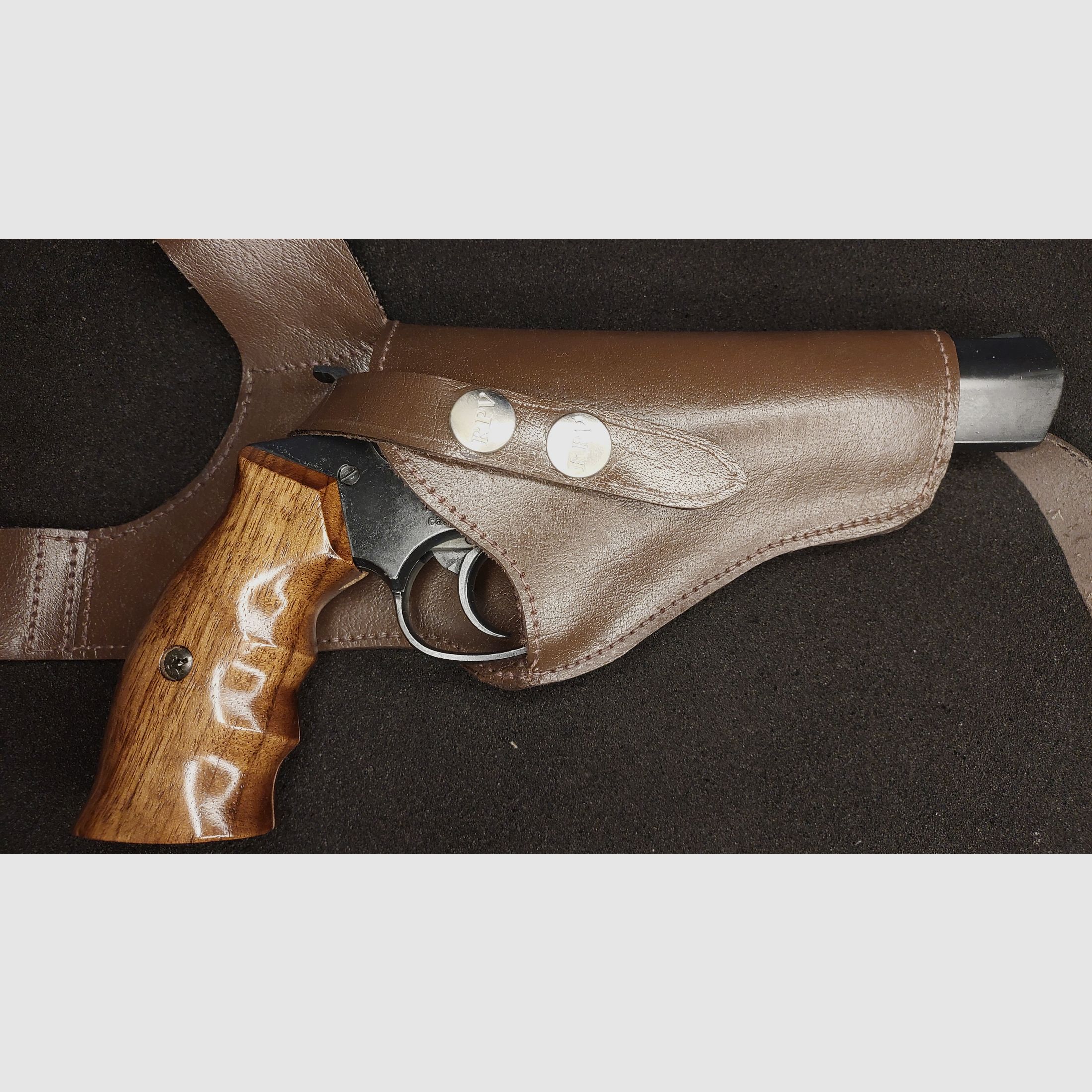 IWG Madlock revólver de detonación, cal. 9 mm R Knall (.380 Knall), PTB 721, "Hecho en Alemania" con funda de hombro de cuero