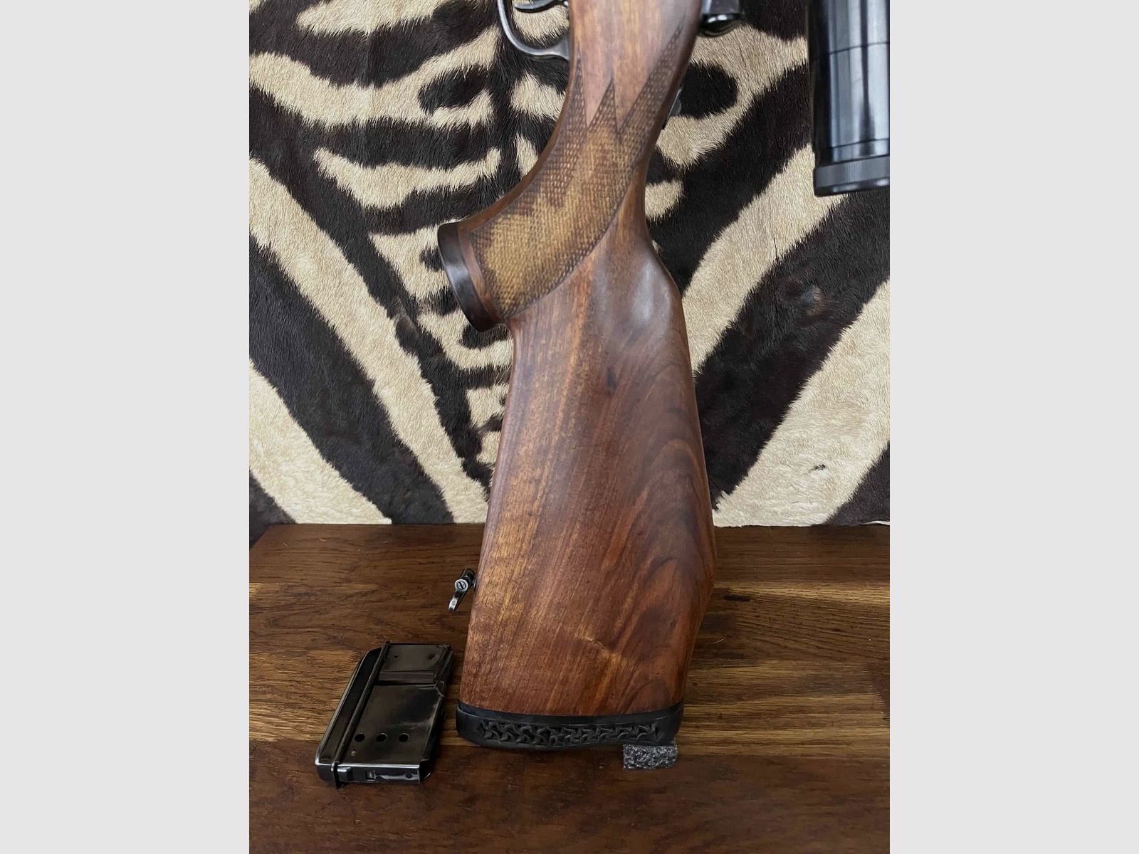 Sauer 80 Büchse Kal. 7×64 – ca. 57 cm – Zeiss Diavari 2.5-10×52 Zielfernrohr – 2 Magazine, Bild 11 von 11
