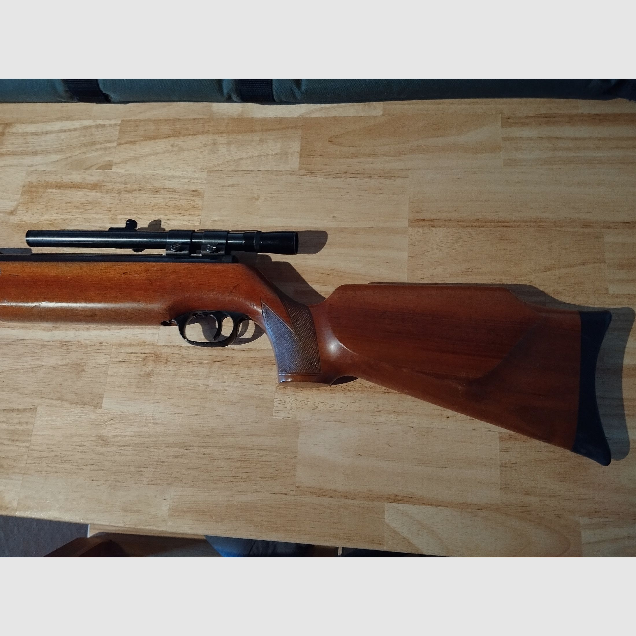 Super Komplett Preis.. Biete ein gut erhaltenes Oldtimer 70er Jahre  Luftdruck Gewehr LG 4,5 Modell 55 von Walther .