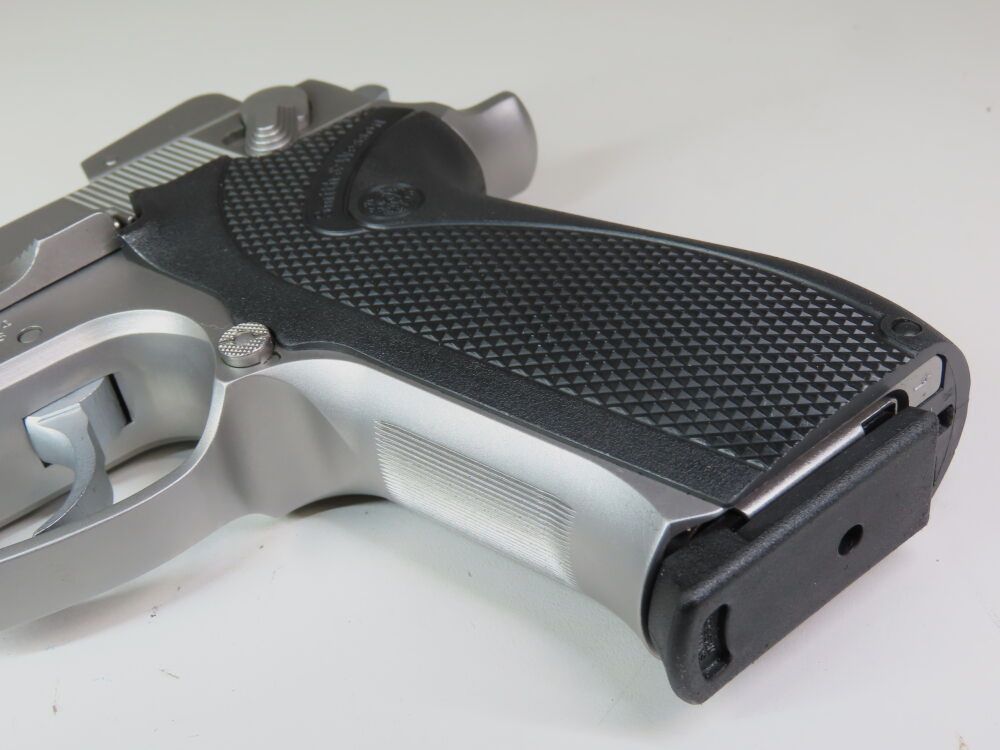 Smith & Wesson 5906