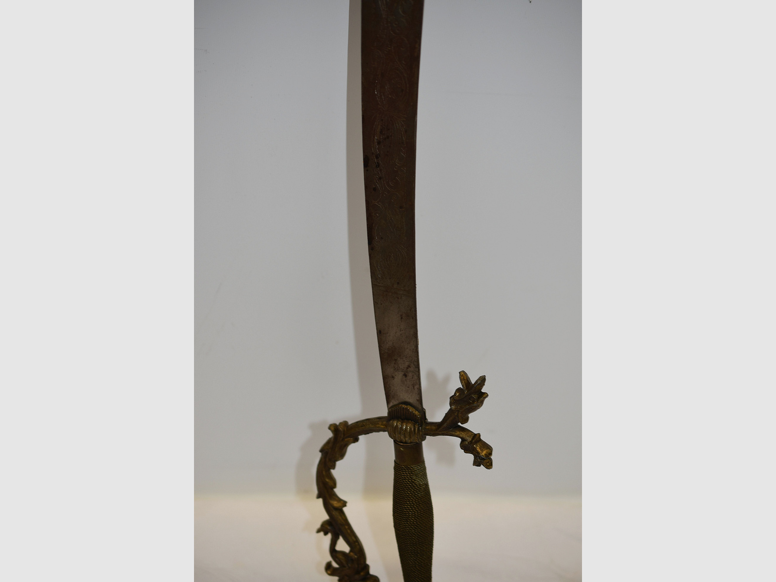 Antikes orientalisches Schwert, Säbel mit Drachen, Gesamtlänge 85 cm