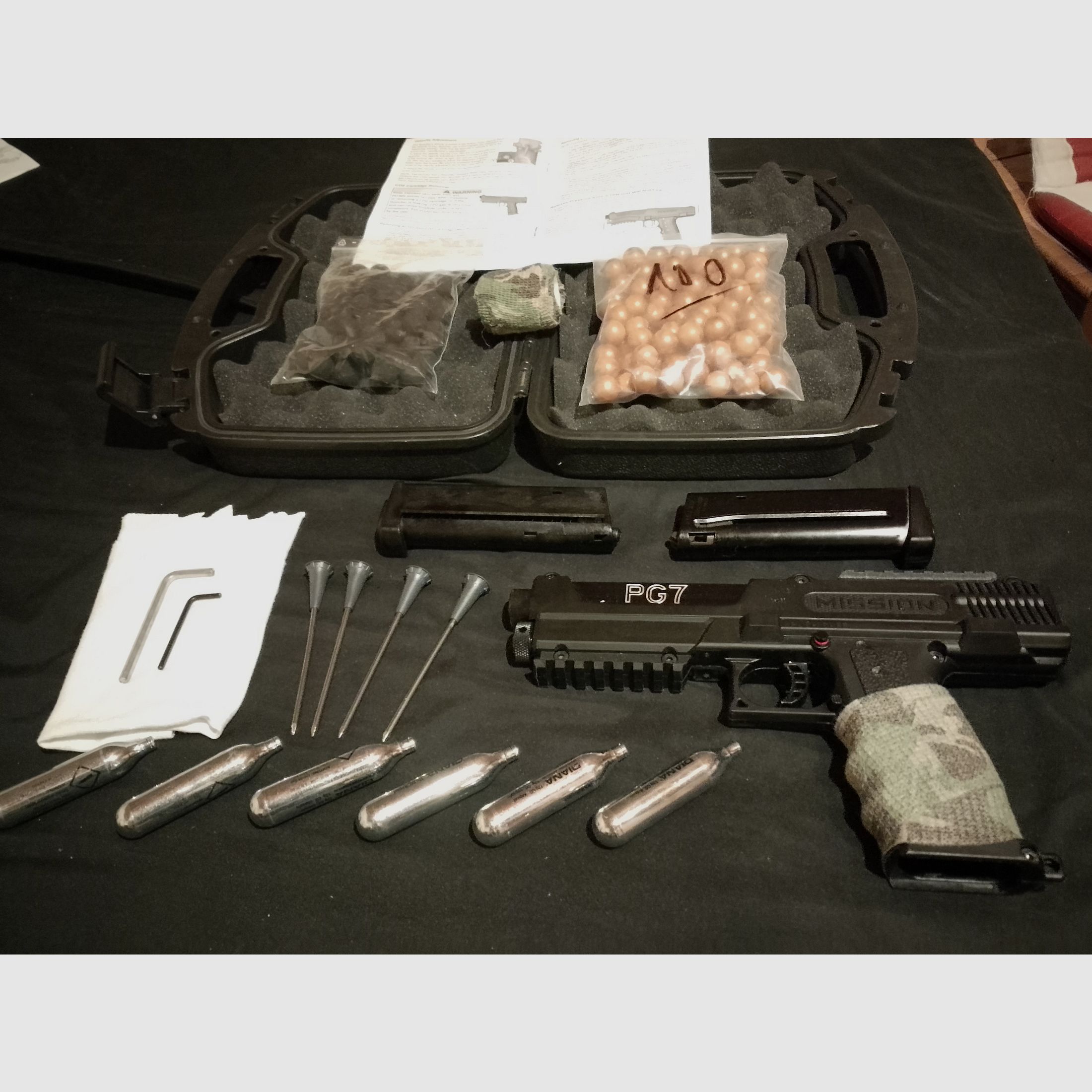 Ähnlich Tippmann Tipx Pg7 Mission Markierer .68 Zubehör Tuning  Paintballs Cal 68 Set 2 Magazine co2 Koffer Nagelgeschosse Rubberballs 