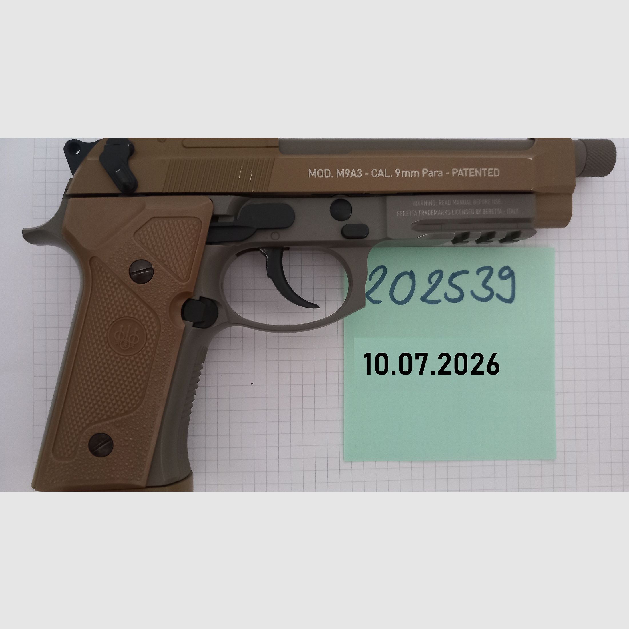 Beretta M9A3 Flat Dark Earth Blowback a lot of accessories