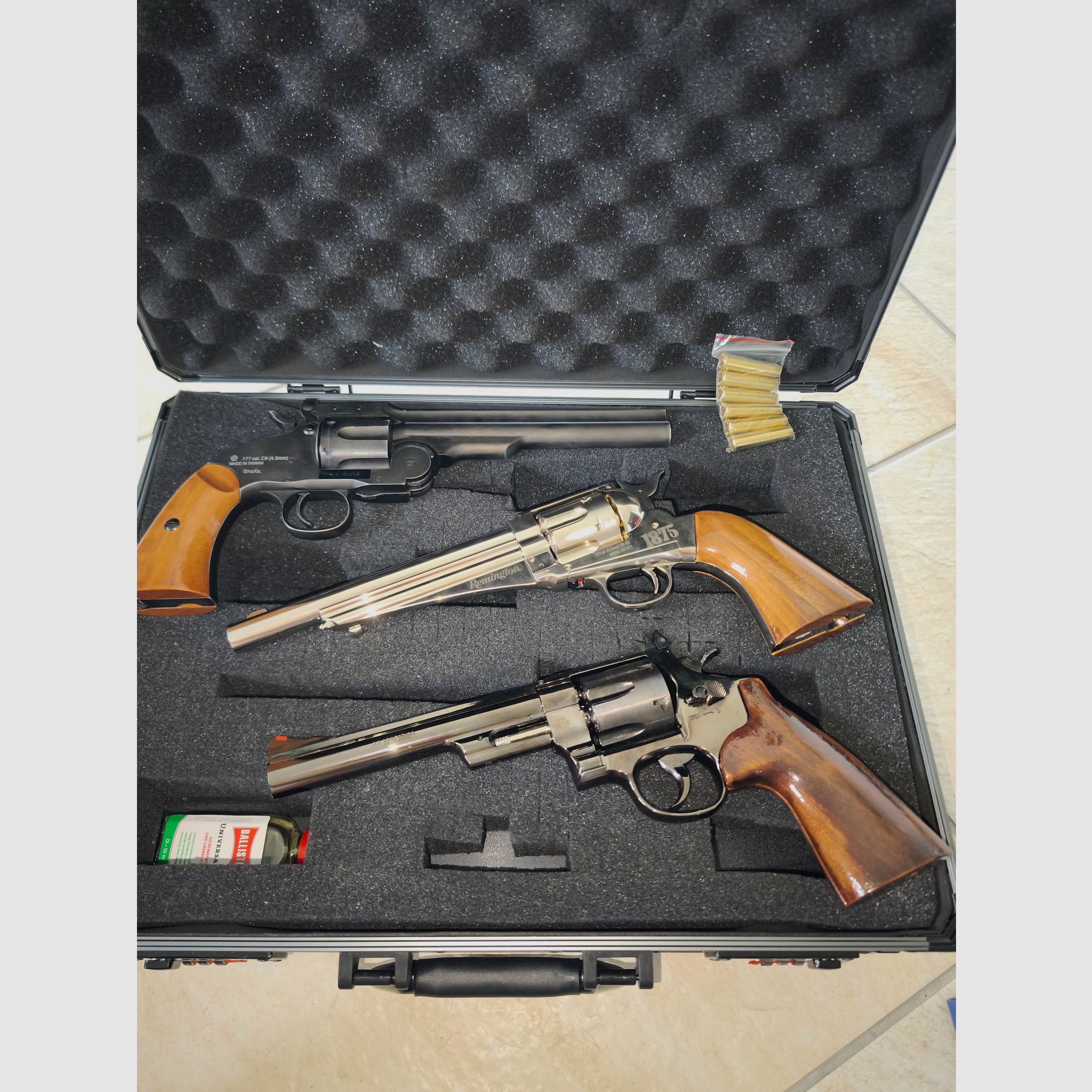 Revolver Set: Remington 1875, Schofield 1877 und M29/Metall+ Echtholz/ Neuwert über 800€
