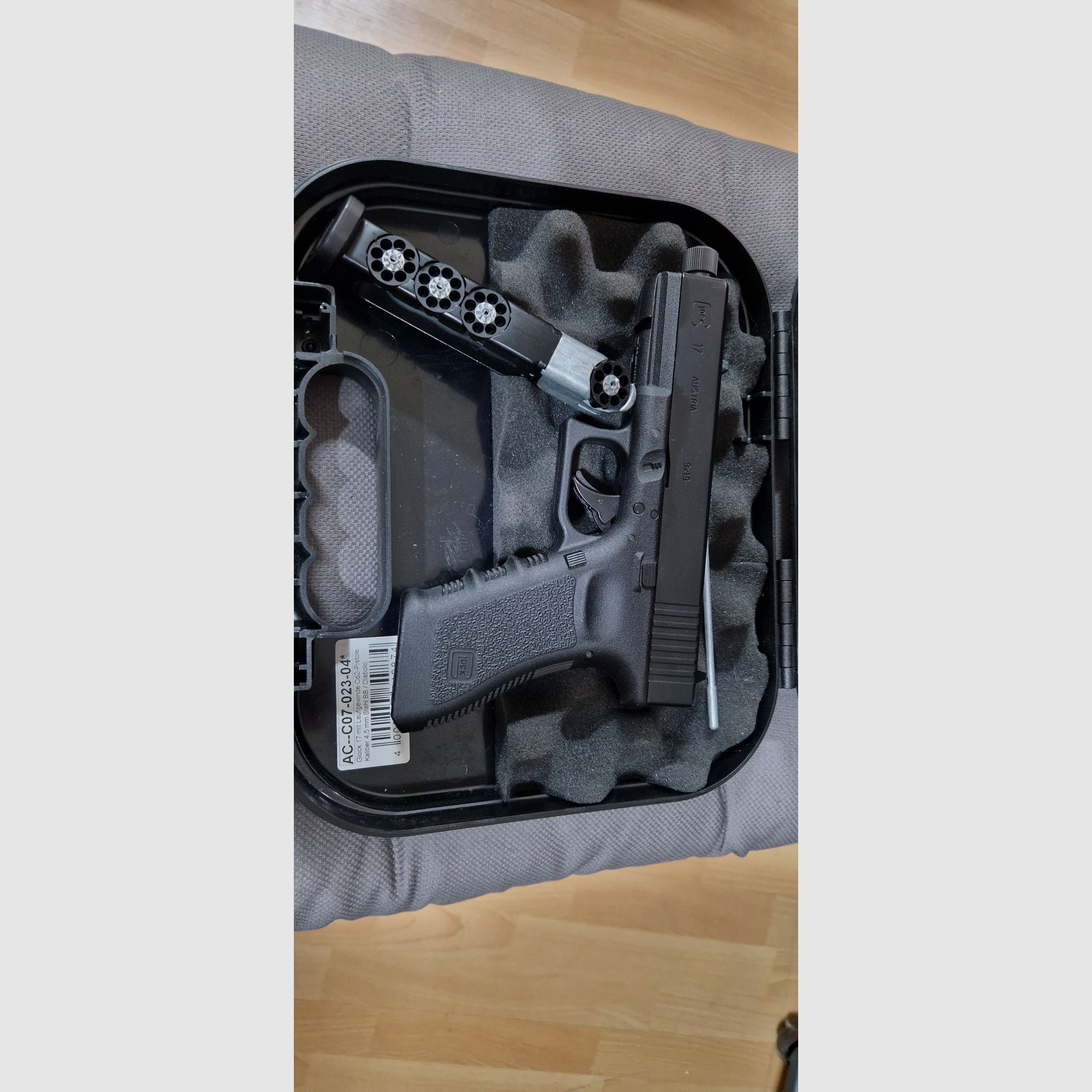 Glock 17 con filettatura della canna pistola Co2 calibro 4,5 mm acciaio BB / Diabolo caricatore difettoso!!!