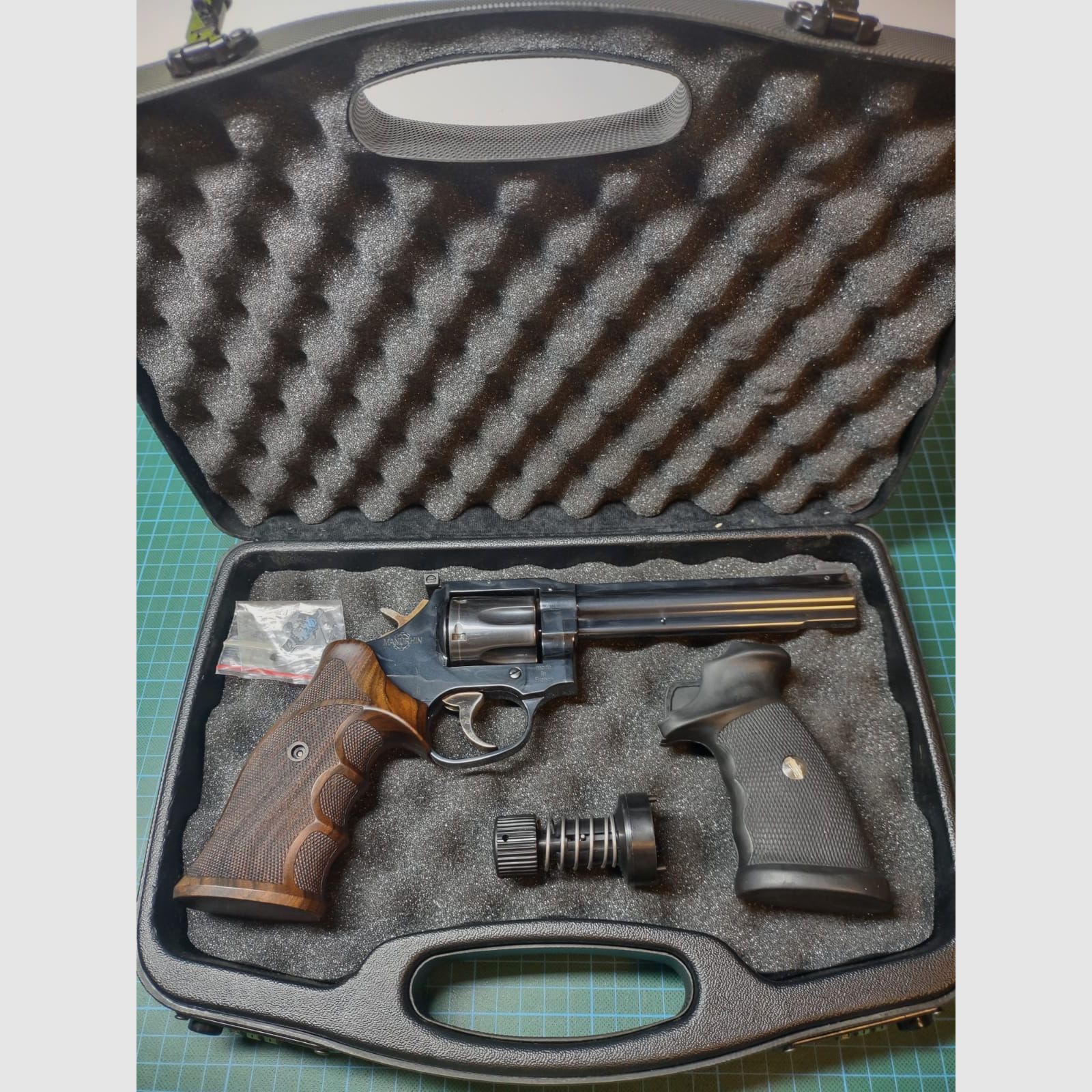 revólver Manurhin MR 73 bien cuidado, usado