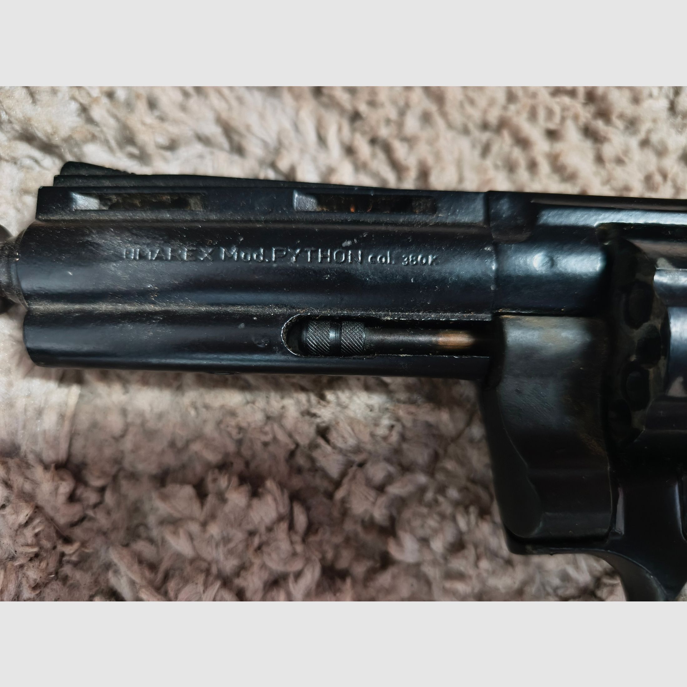 Revolver d'alarme de type Bruni Magnum 380 Python