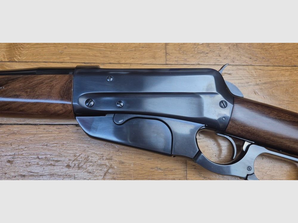 Prachtige Winchester 1895 – Formidabel kal. 30.06 – Uitstekende afwerking door Miroku in Japan voor Browning – Zeer mooi hout, minstens Grade V – Prachtige loop en perfecte mechanica – Wapen in zeer goede staat – TBE+!, afbeelding 5 van 40
