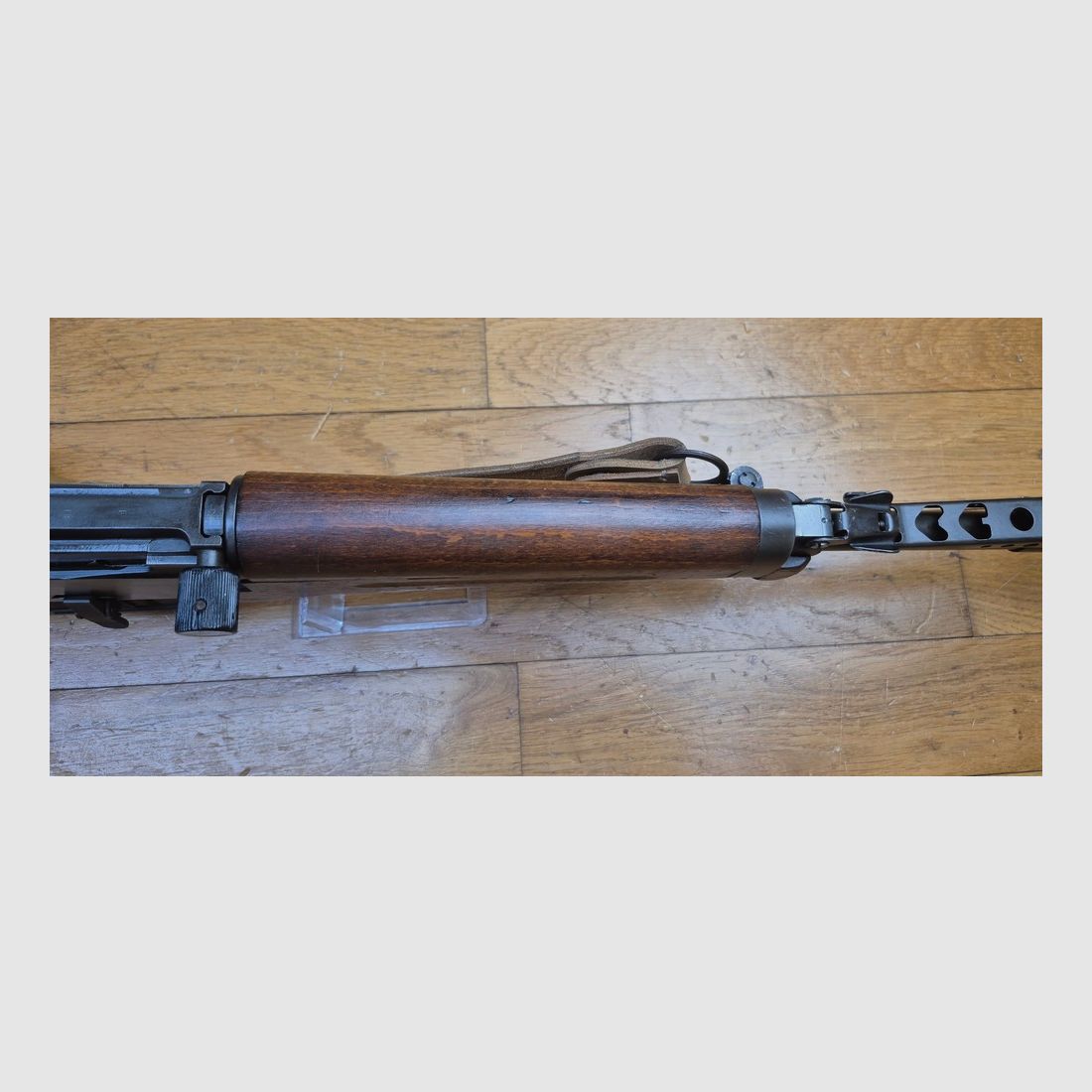 Schönes und sehr seltenes Selbstladeflinte MAS 49-56 – Originalkaliber 7,5 x 54 MAS – Mythische Waffe – Sehr gute mechanische Funktion – Schöner Lauf mit klaren Zügen – Guter ästhetischer Zustand – zwei 10-Schuss-Magazine – Nachtsicht- und Platzpatronenfunktion (selten) – Gewehrriemen – Seltene Waffe in TBE+, Bild 21 von 35
